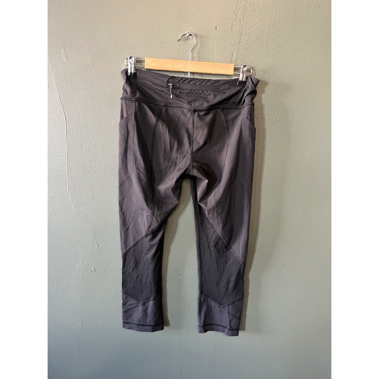 Lululemon Lululemon Womens Black Cropped Leggings Size 8 Athletic Running & Jogging Activewear Shoes? Size 30" / US 8 / IT 44 - 2 Thumbnail