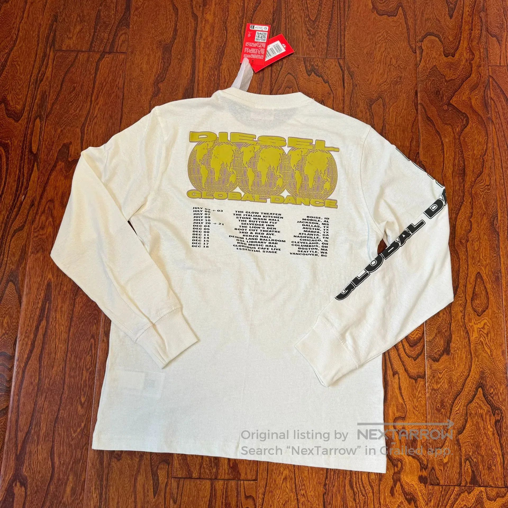 Diesel diesel long sleeve graphic tee in white. Size US XS / EU 42 / 0 - 1 Thumbnail