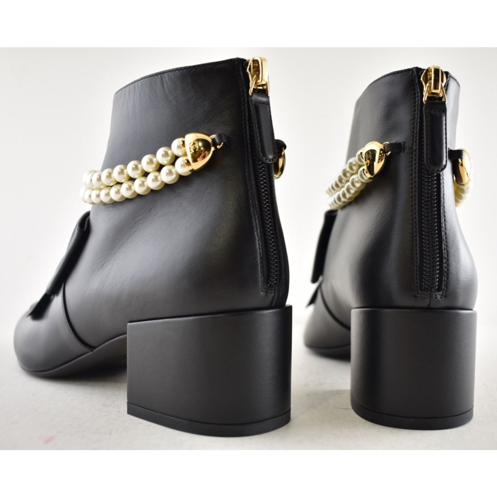 Chanel Chanel 24A Black Lambskin Pearl CC Bow Ankle Heel Boots 37.5 Size US 7.5 / IT 37.5 - 20 Thumbnail