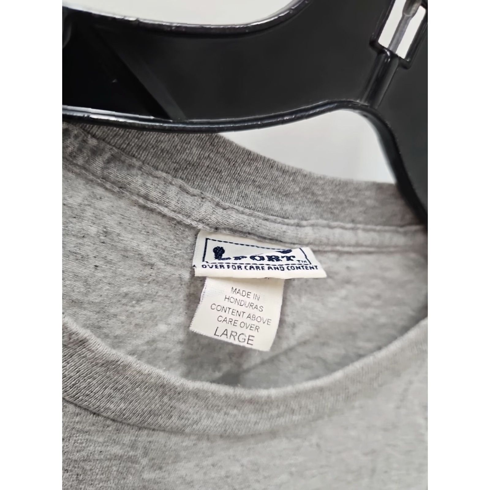 Lee VINTAGE Derek Jeter Lee Sport NY Yankees T-Shirt Sz L Mens Gray Distressed Wrinkled Chest 22 Length 29.5 Regular Size US L / EU 52-54 / 3 - 3 Thumbnail