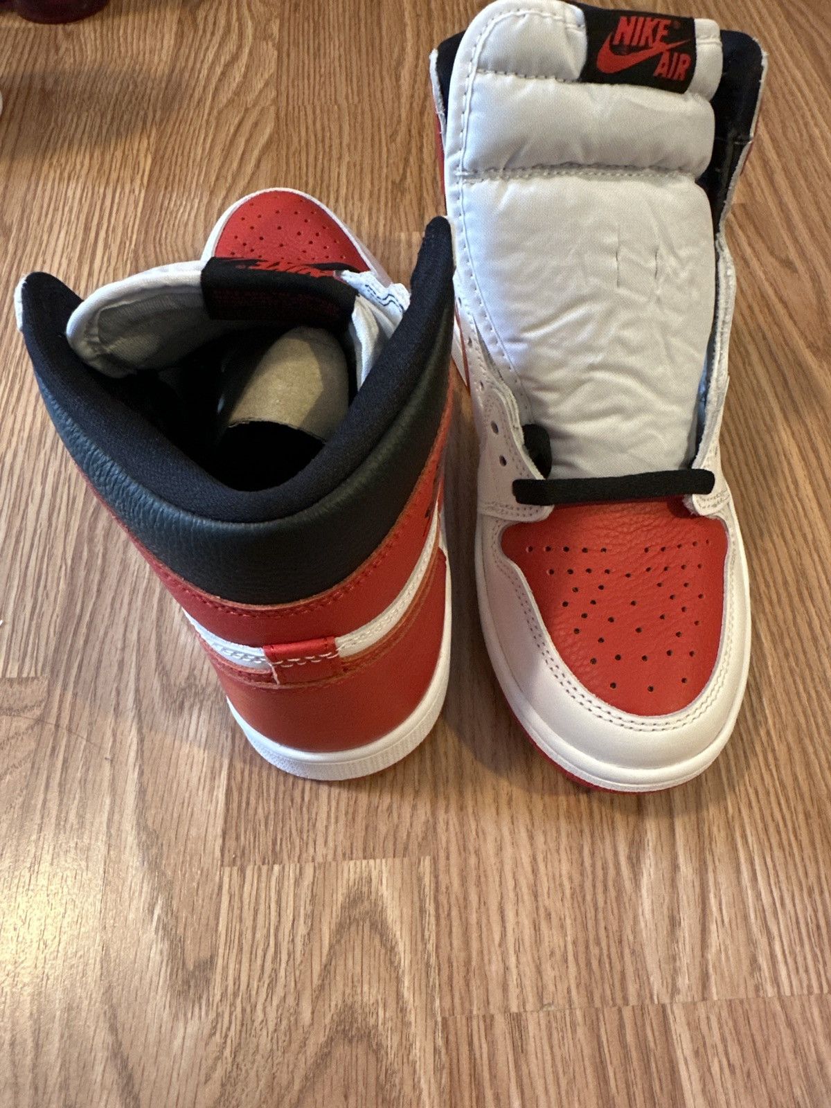 Jordan Brand Jordan 1 Retro High OG “Heritage” Size US 7 / EU 40 - 7 Thumbnail