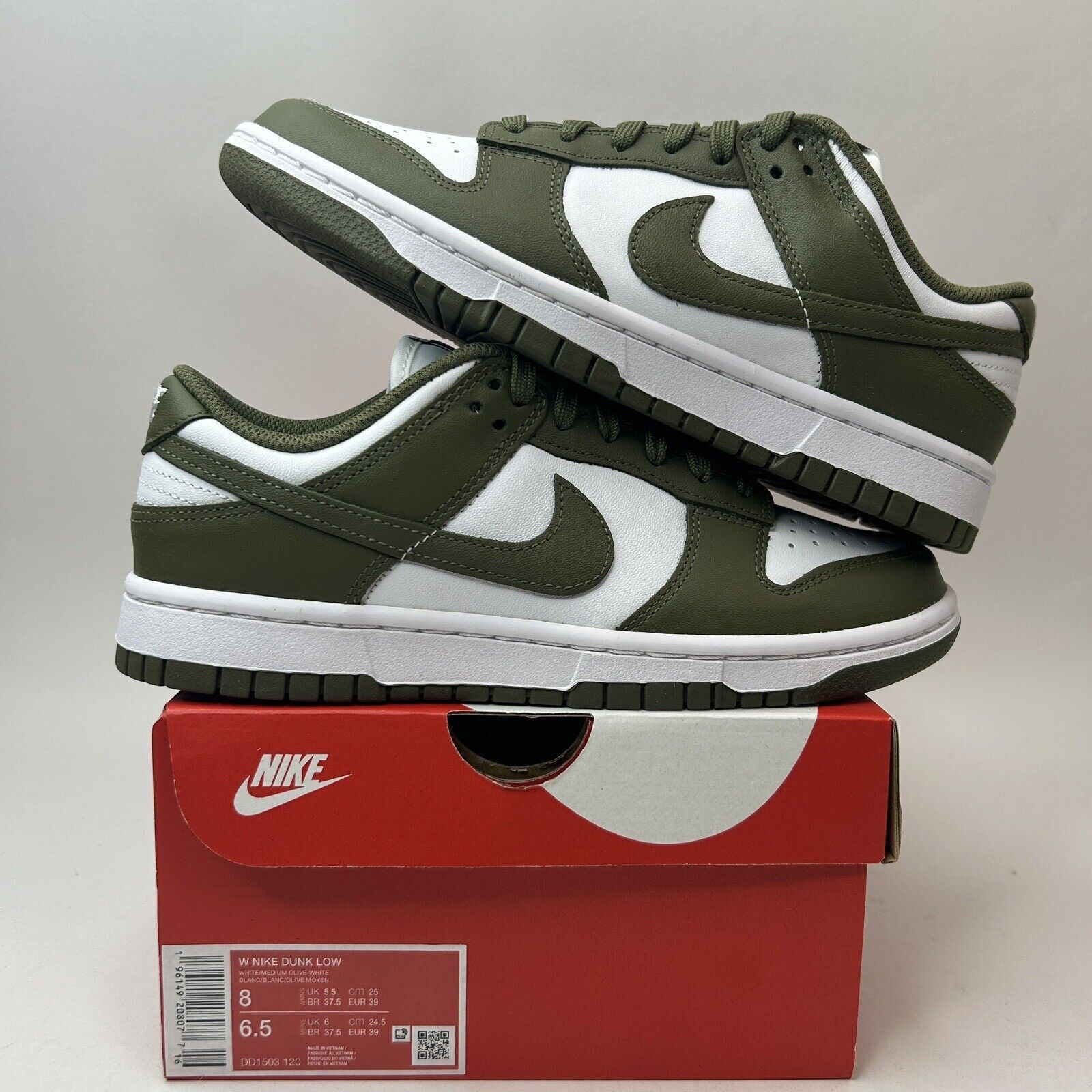 Nike Nike Dunk Low WMNS “Medium Olive” 2023 Size US 8 / IT 38 - 1 Thumbnail