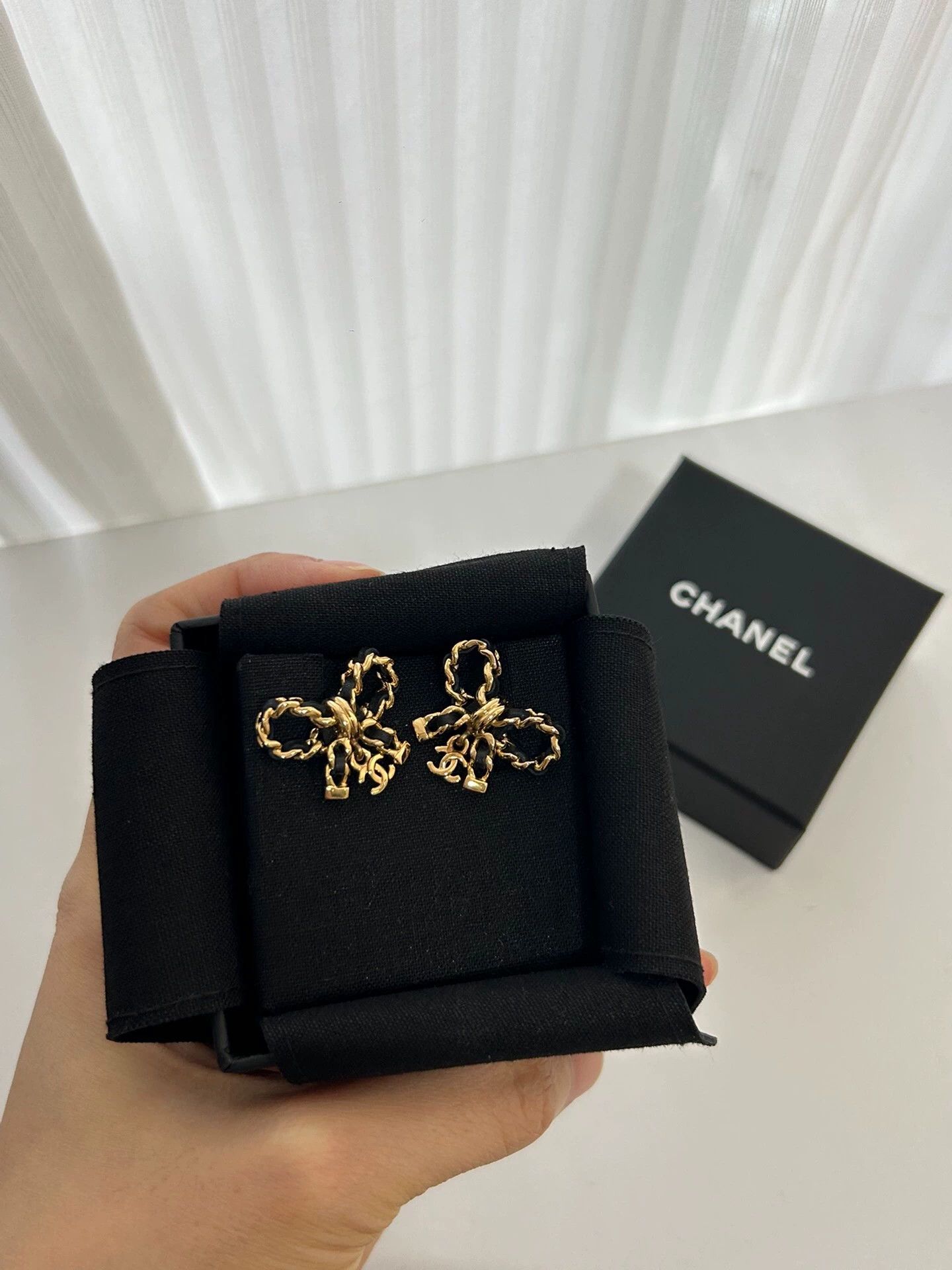 Chanel Chanel Leather Chain Bow CC Earrings Black Gold Size ONE SIZE - 1 Thumbnail