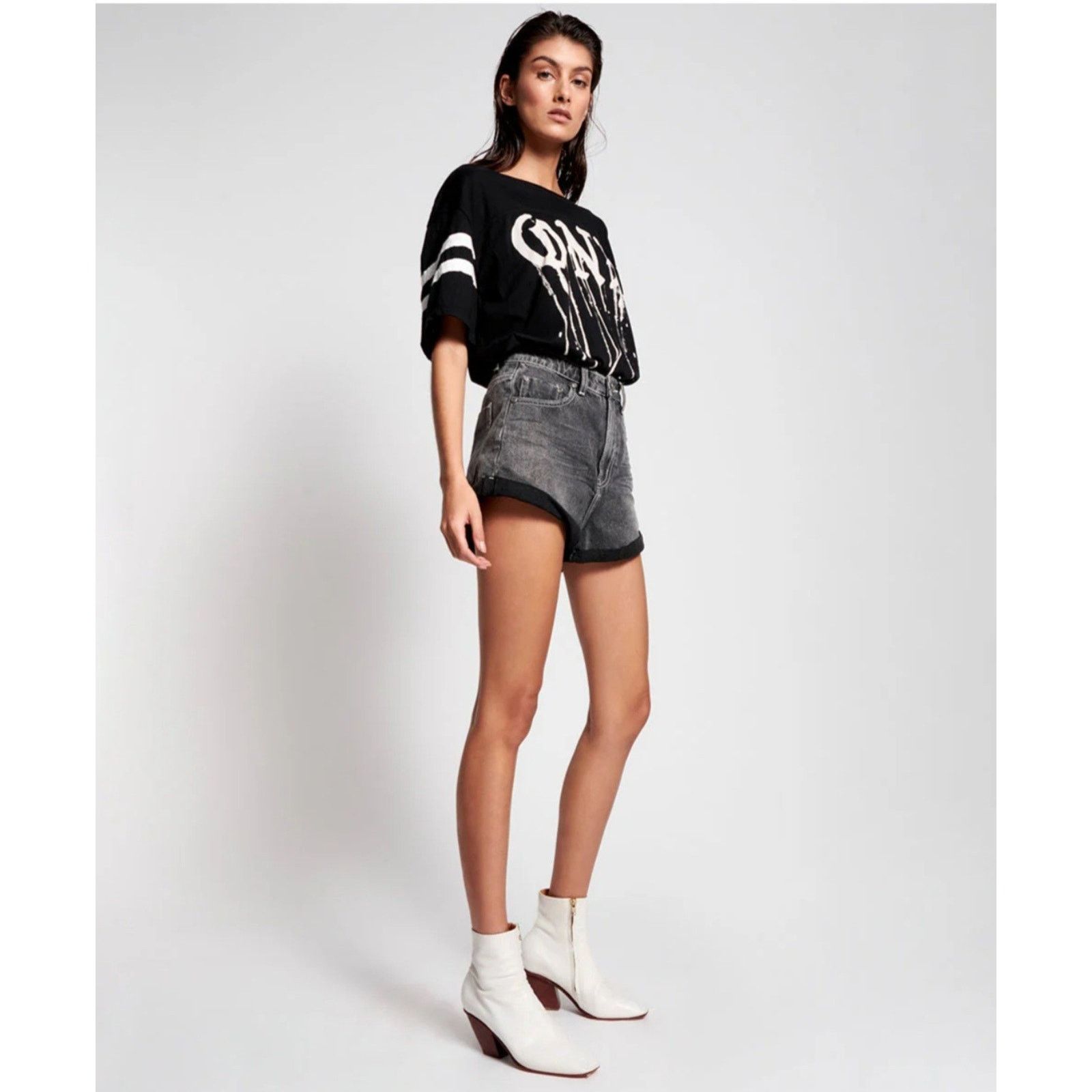 One Teaspoon One Teaspoon High Waisted Washed Black Bandits Shorts 26 Size 26" / US 2 / IT 38 - 2 Thumbnail