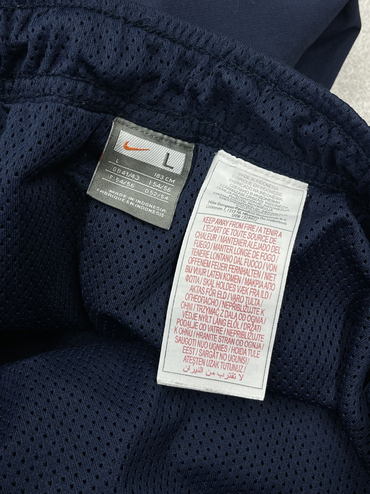 Nike Vintage Nike Nylon Sweatpants Navy Drill Y2K ACG TN Size US 34 / EU 50 - 12 Thumbnail