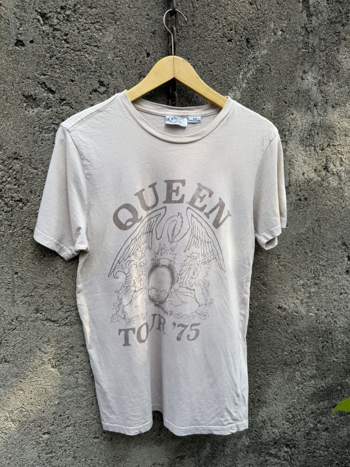 Vintage Trashed Queen “Tour ’75” Graphic Tee - distressed a- erd Size US S / EU 44-46 / 1 - 1 Thumbnail