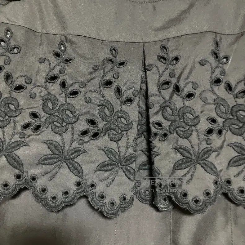 Comme des Garcons Comme Des Garcons size M Black vintage embroidered floral Size 24" / US 00 / IT 34 - 6 Thumbnail