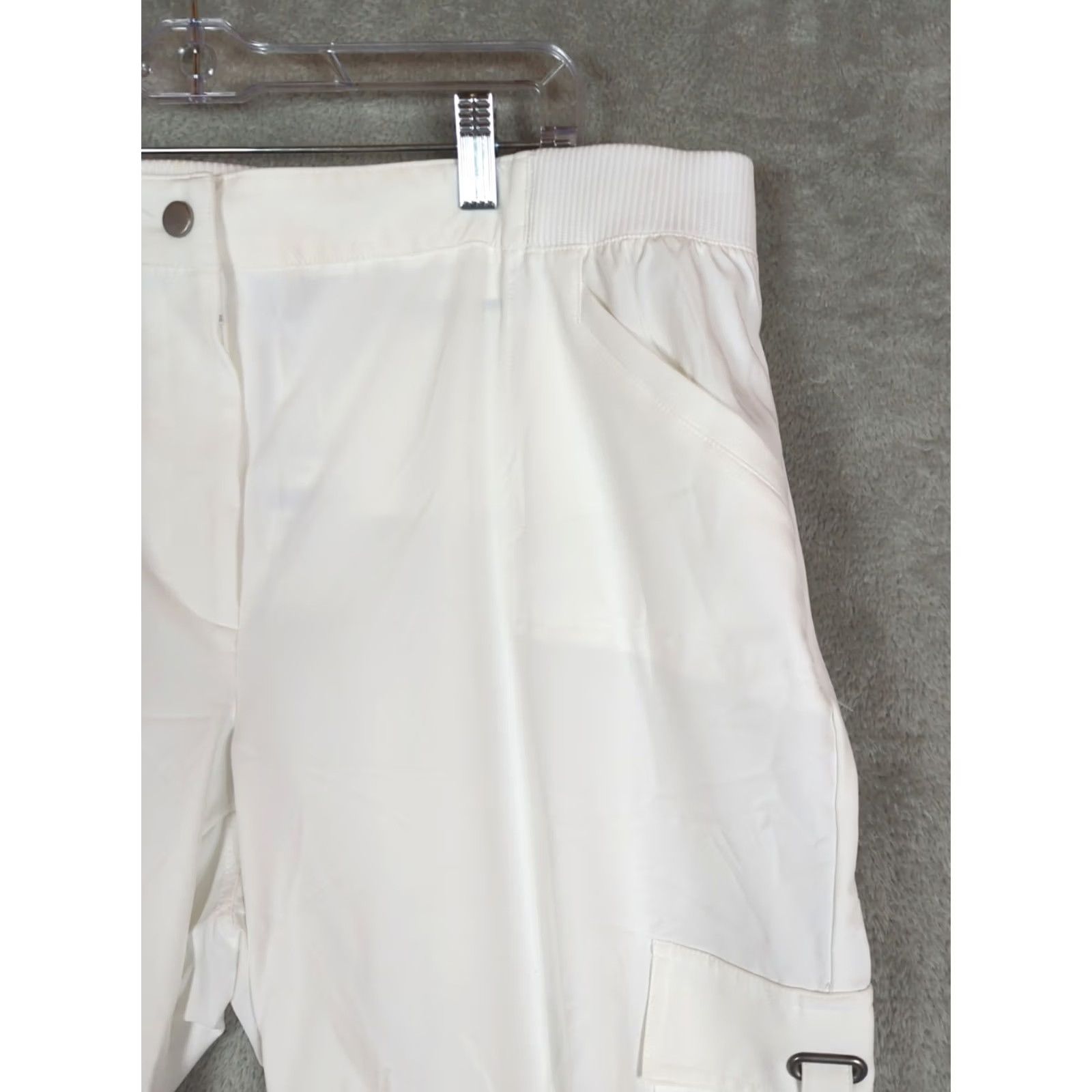 Vintage Chico's Zenergy Neema Dylan Cargo Crop Pants Size 3 Regular White Beach Womens Size 26" / US 2 / IT 38 - 2 Thumbnail