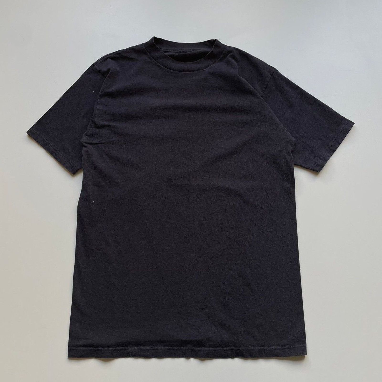 Vintage Vintage Y2K Sun Faded Blank Black T Shirt Large Made In USA Size US L / EU 52-54 / 3 - 1 Thumbnail