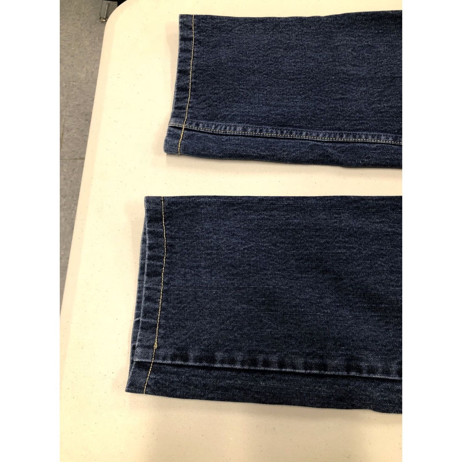Tommy Hilfiger Tommy Jeans Big Logo Size 7 Straight Leg Womens Jeans Blue 5-Pocket Mid Rise Zip Inseam 28in Regular fit Size 28" / US 6 / IT 42 - 8 Thumbnail