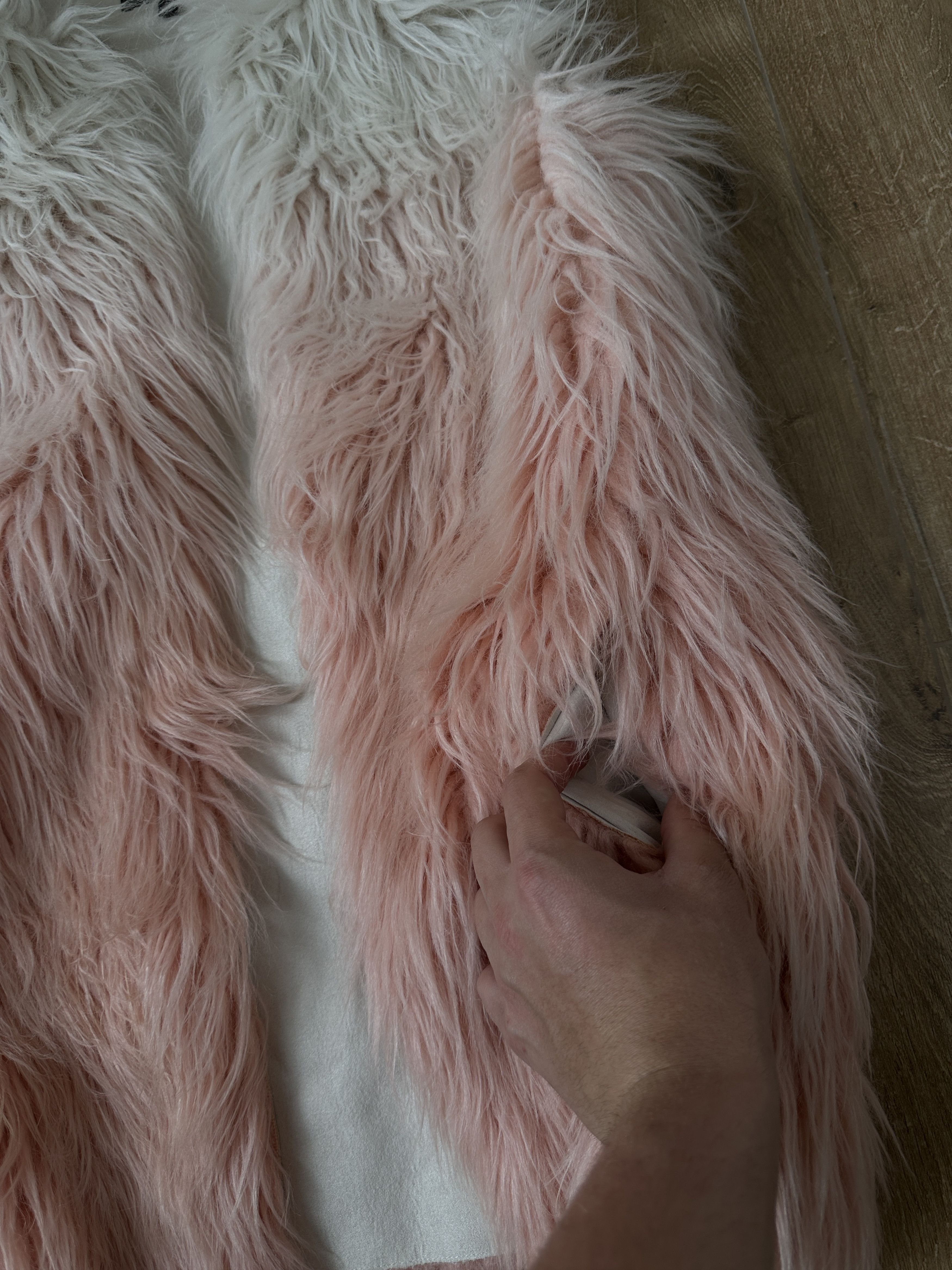 Juicy Couture Juicy Couture Women's Y2K Fur Vest Size: S Size S / US 4 / IT 40 - 5 Thumbnail