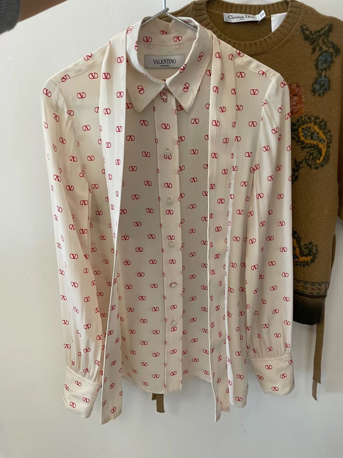 Valentino Valentino V Logo Silk Shirt Size US S / EU 44-46 / 1 - 1 Thumbnail