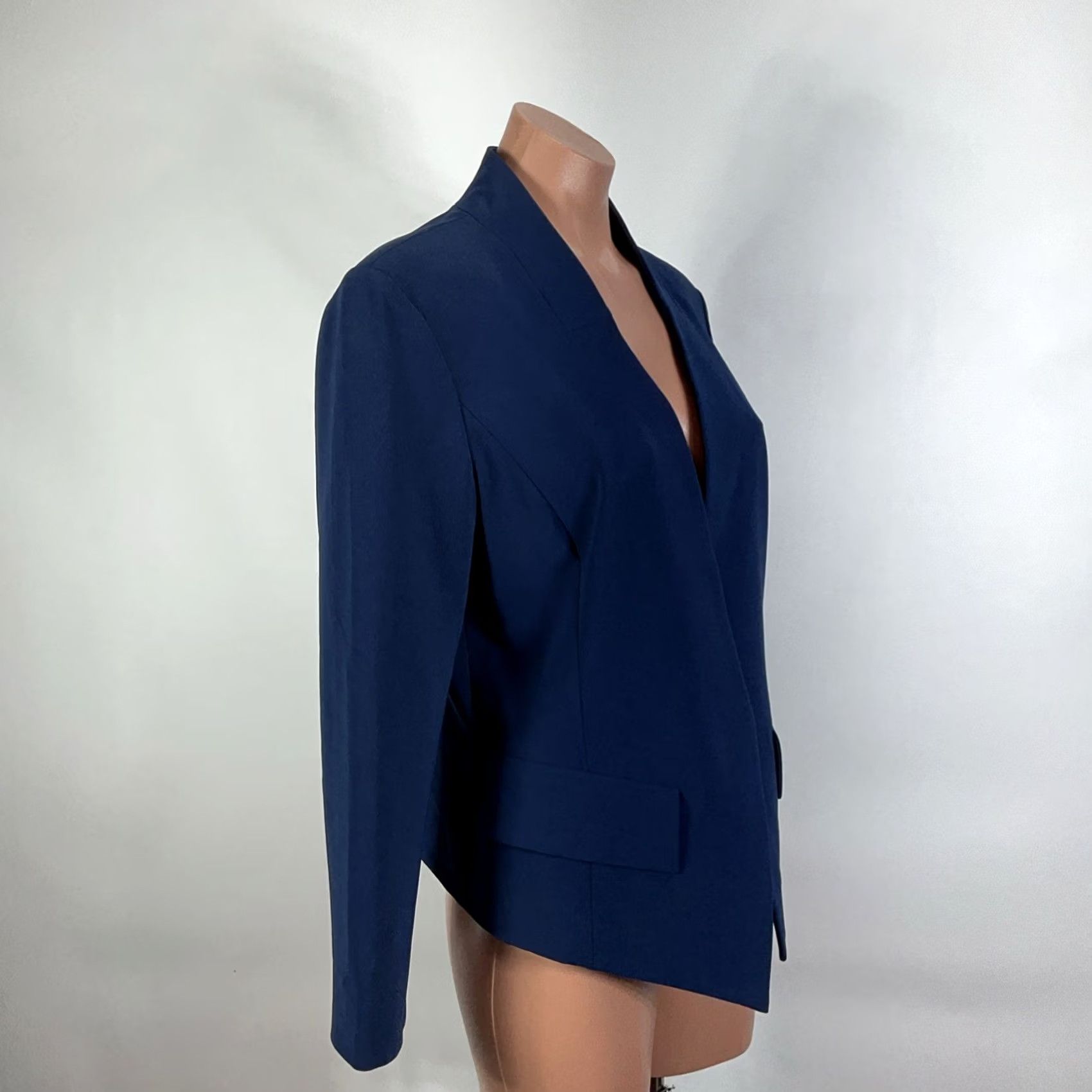 St. John St John Blazer 8 Navy Structured Short Open Front Light Shoulder Pads Triacetate Size 30" / US 8 / IT 44 - 5 Thumbnail