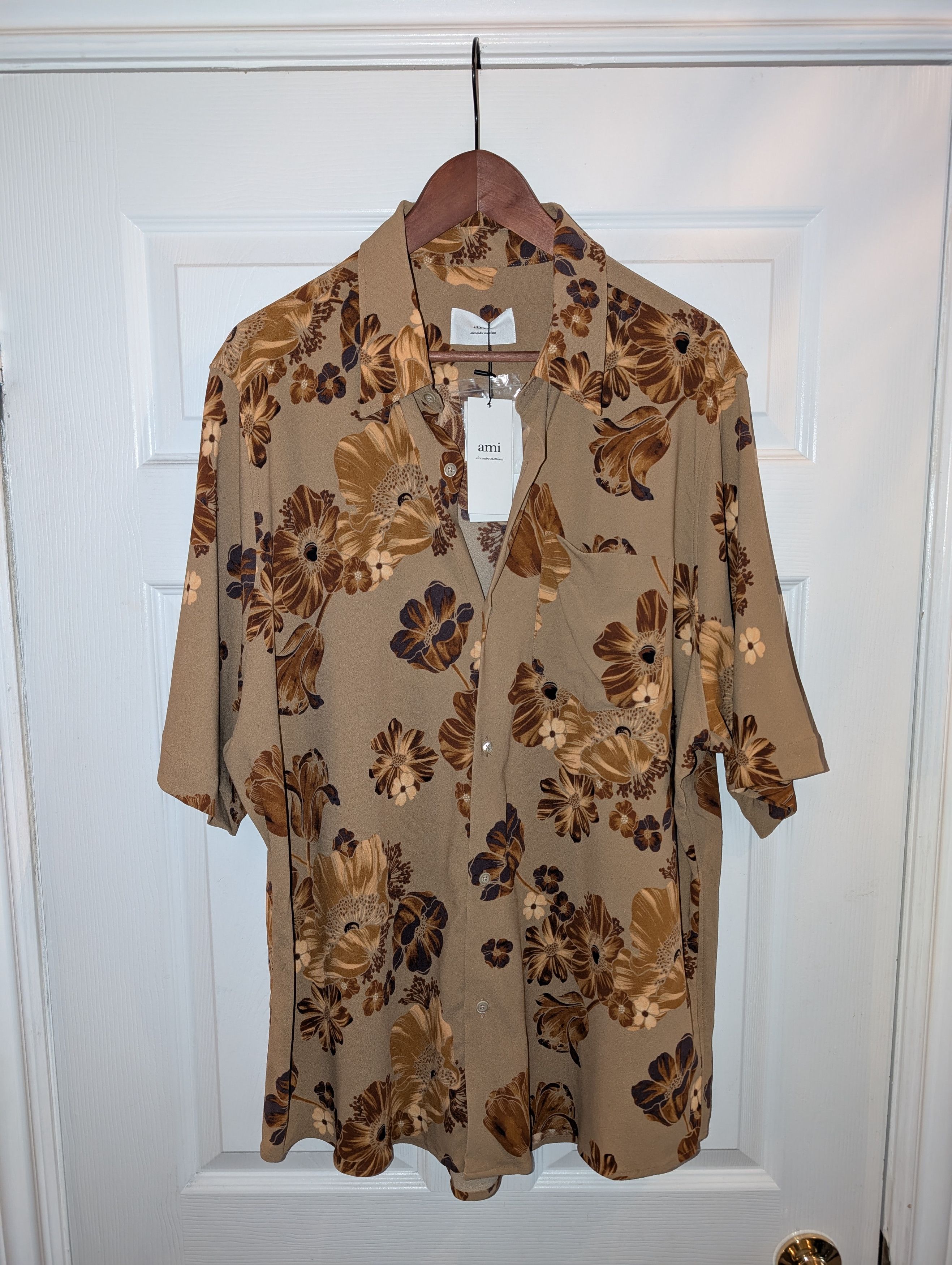 amiページ AMI SHORT-SLEEVE FLORAL PRINT SUMMER FIT