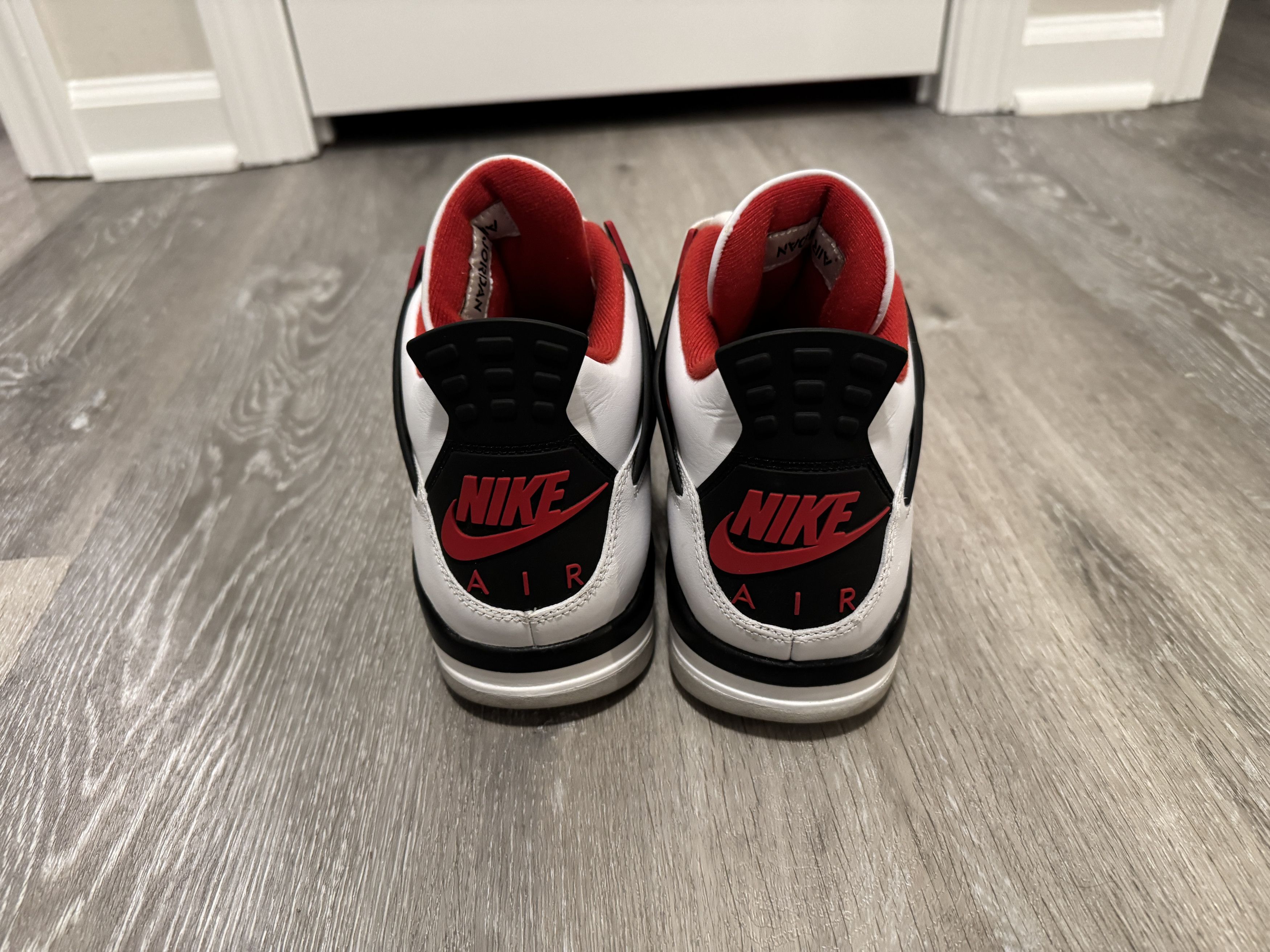Jordan Brand Air Jordan 4 Retro Fire Red OG 2020 Size 11 Size US 11 / EU 44 - 4 Thumbnail