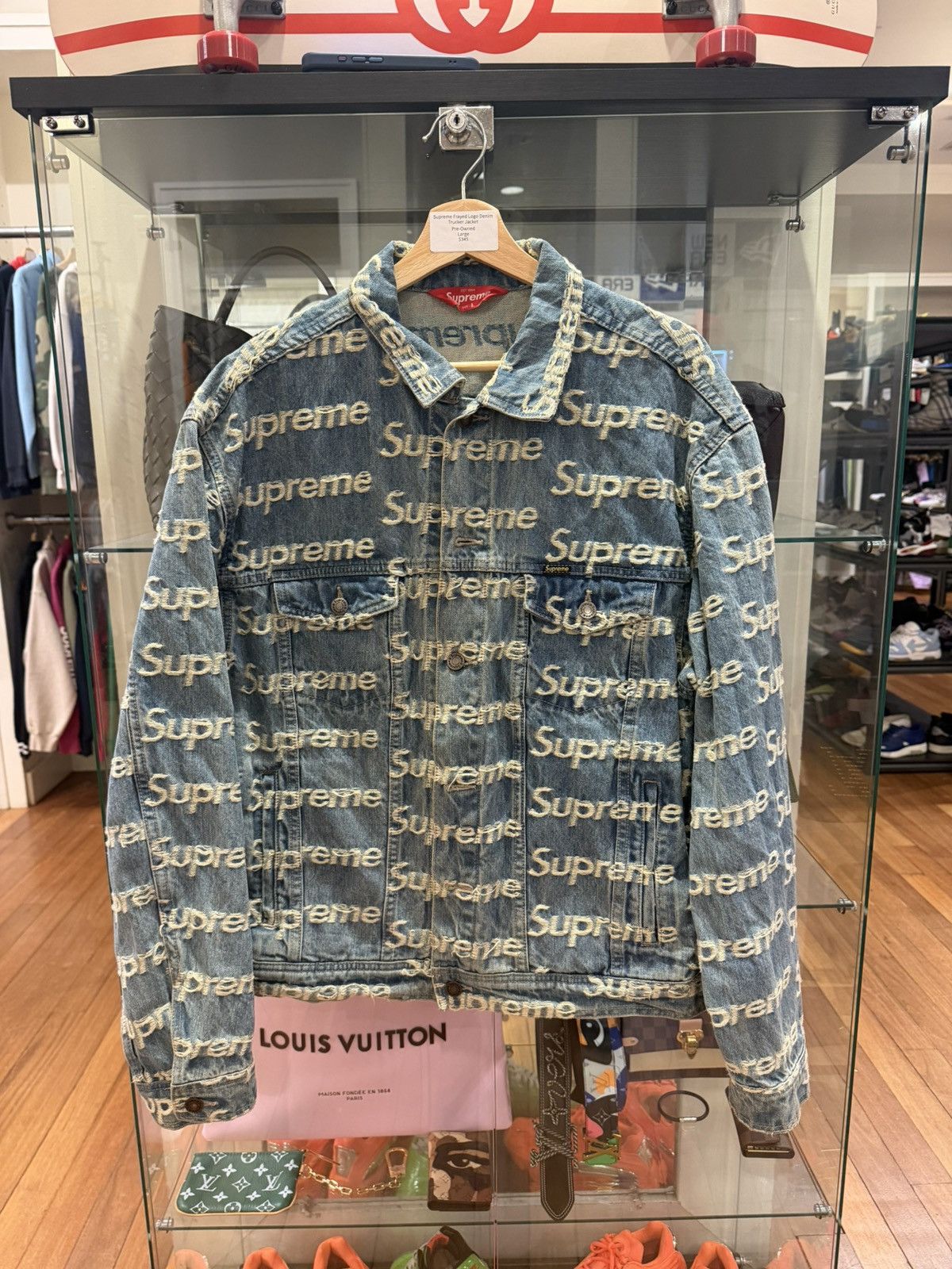 Supreme Supreme Frayed Logo Denim Trucker Jacket Size US L / EU 52-54 / 3 - 1 Thumbnail