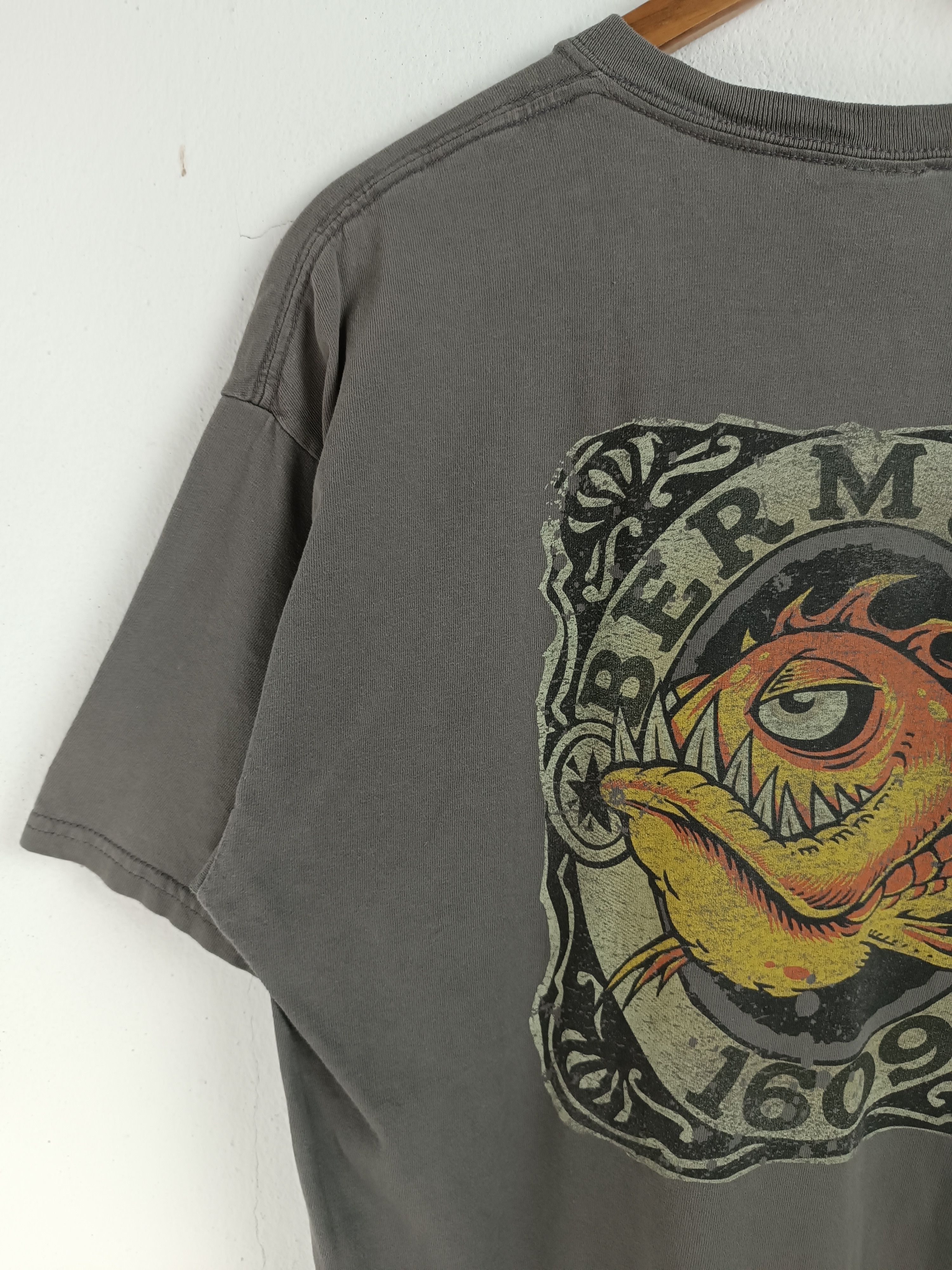 Vintage VINTAGE BERMUDA 1609 MONSTER FISH SCARY HORROR DARK TEE Size US L / EU 52-54 / 3 - 11 Thumbnail