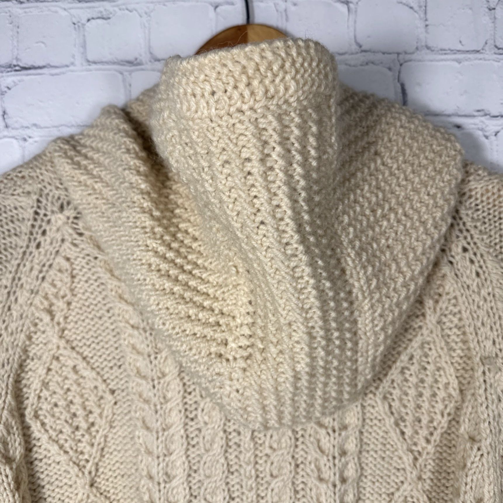 Vintage VINTAGE Aran Handknits Una O’Neil Cardigan Sweater Full Zip Wool Cableknit Pockets Ivory M Womens Size M / US 6-8 / IT 42-44 - 5 Thumbnail