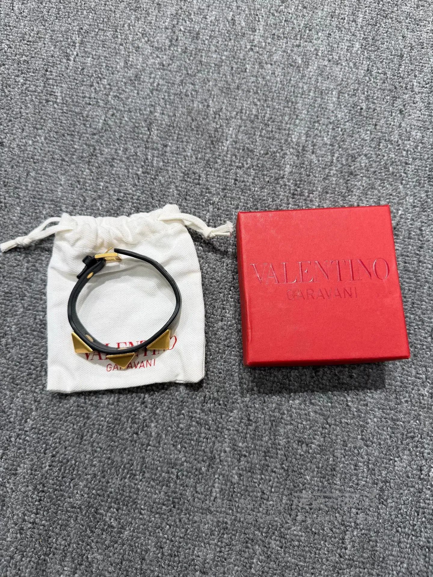 Valentino Valentino Garavani New Leather Bracelet. Size ONE SIZE - 3 Thumbnail