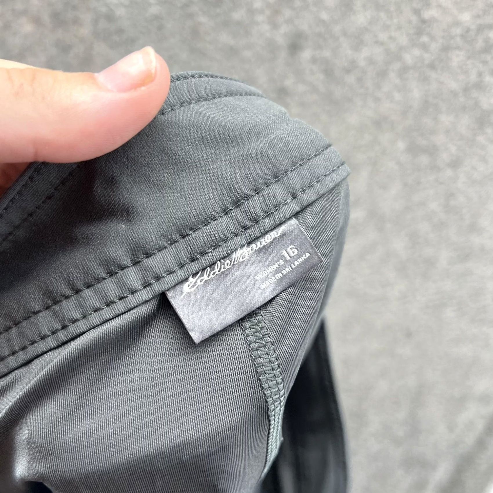 Eddie Bauer VINTAGE? No. (Skip) Eddie Bauer Skirt Womens 16 Gray Stretch Hiking Outdoor Travel Pockets Casual Size 38" / US 16 / IT 52 - 6 Thumbnail
