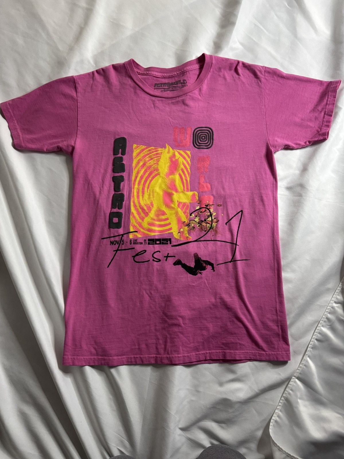 Travis Scott Authentic pink 2021 Travis Scott Astroworld festival T-shirt Size US M / EU 48-50 / 2 - 1 Thumbnail