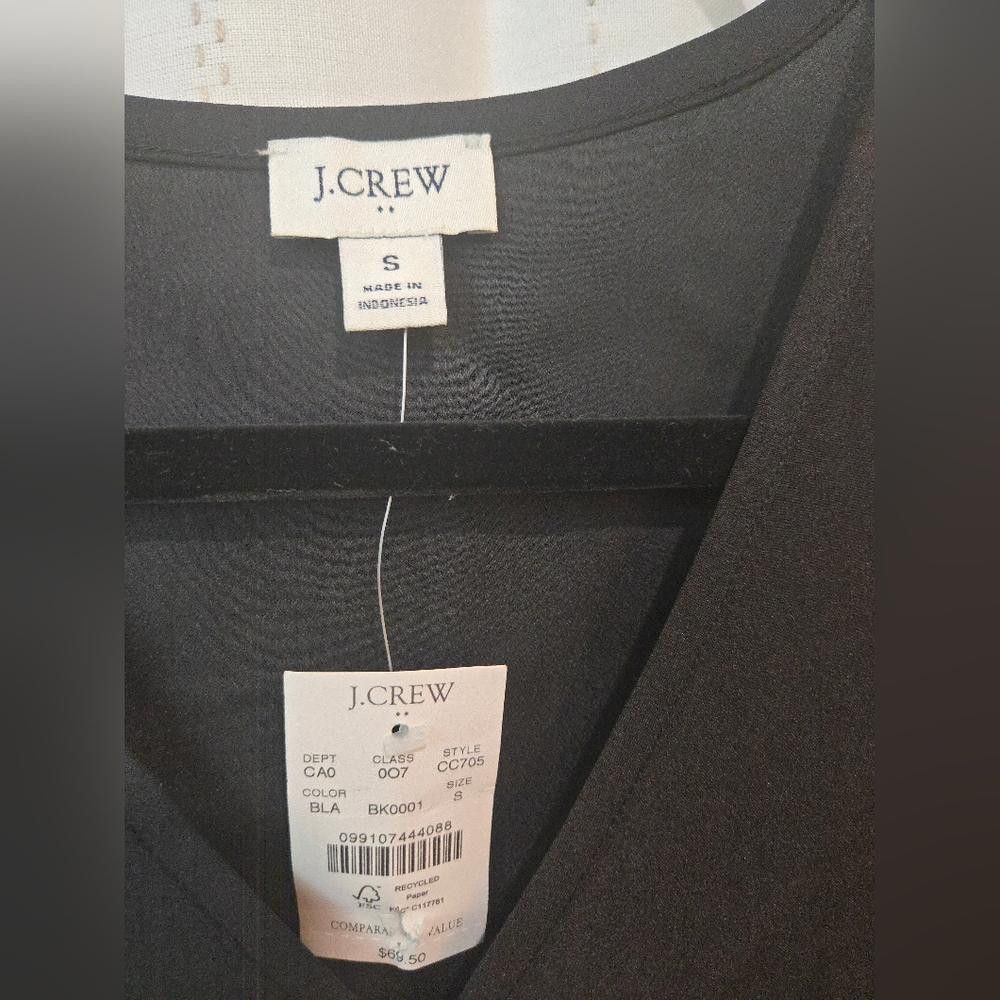 J.Crew J Crew Sleeveless V Neck Crepe Shell Size S / US 4 / IT 40 - 4 Thumbnail