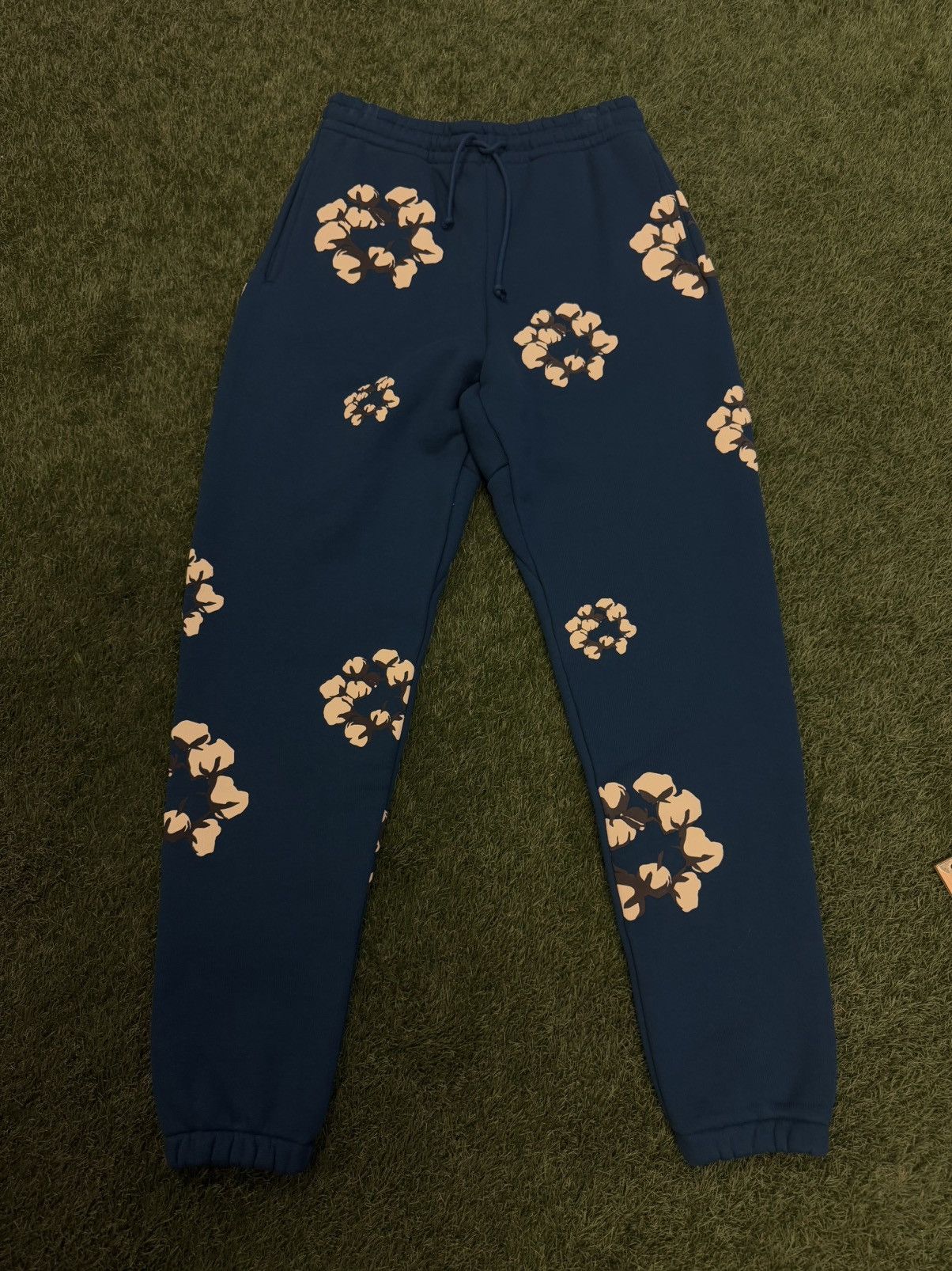 Cactus Plant Flea Market × DENIM TEARS Denim Tears x CPFM Sweatpants Cotton Wreath Size S (NEW) Size US 30 / EU 46 - 1 Thumbnail