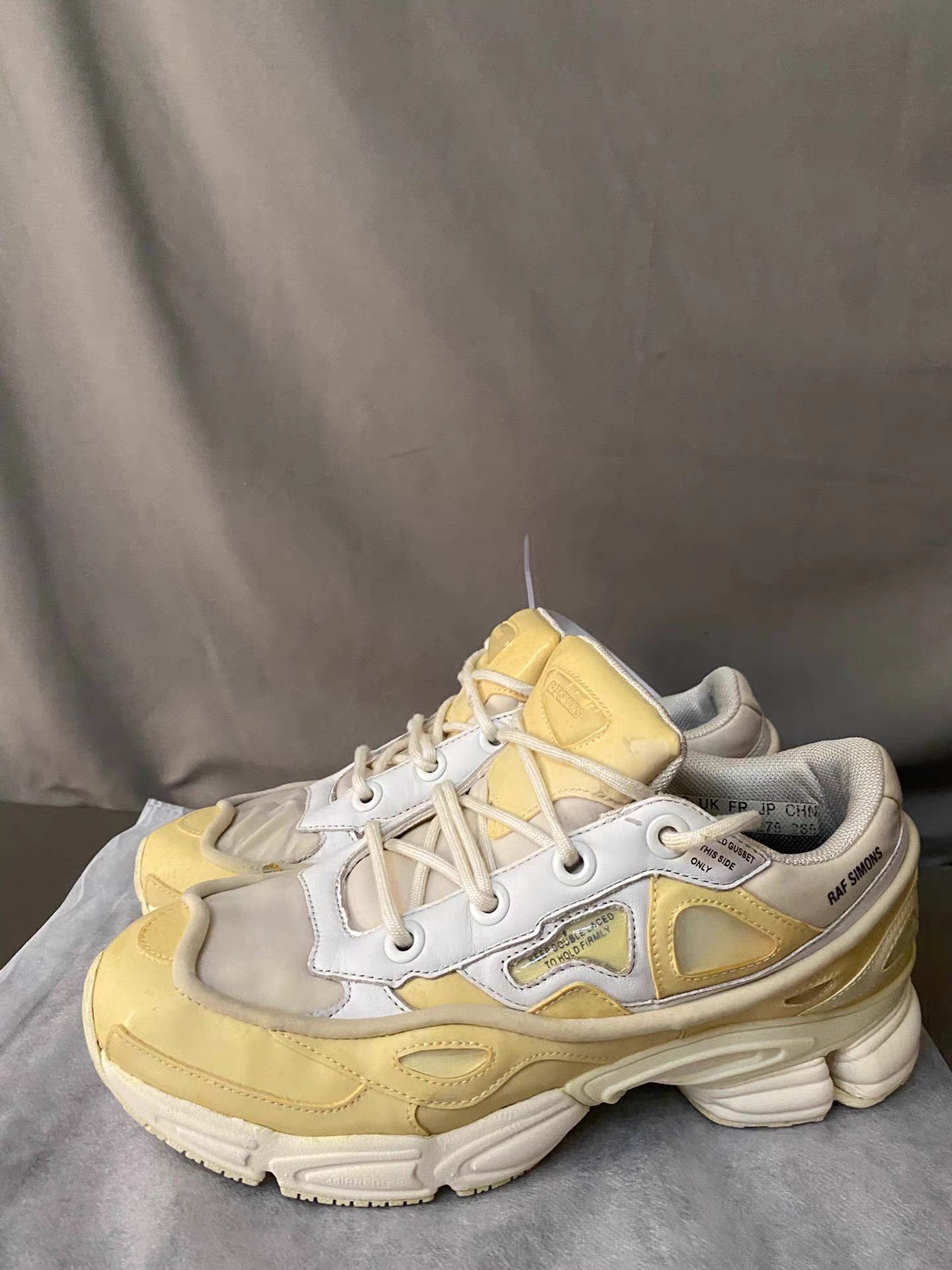 Raf Simons Raf Simons Ozweego White Cream Size US 10.5 / EU 43-44 - 1 Thumbnail