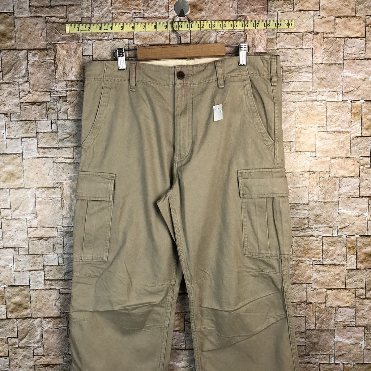 Japanese Brand Uniqlo Cream Cargo Multipocket Pants #A636 Size US 33 - 2 Thumbnail