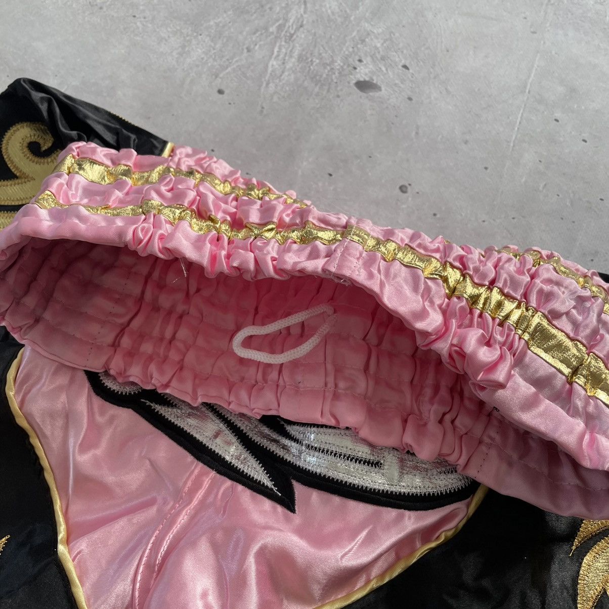 Vintage MUAY THAI BOXING SHORT PANTS STEETWEAR CORE FASHION Size US 28 / EU 44 - 4 Thumbnail