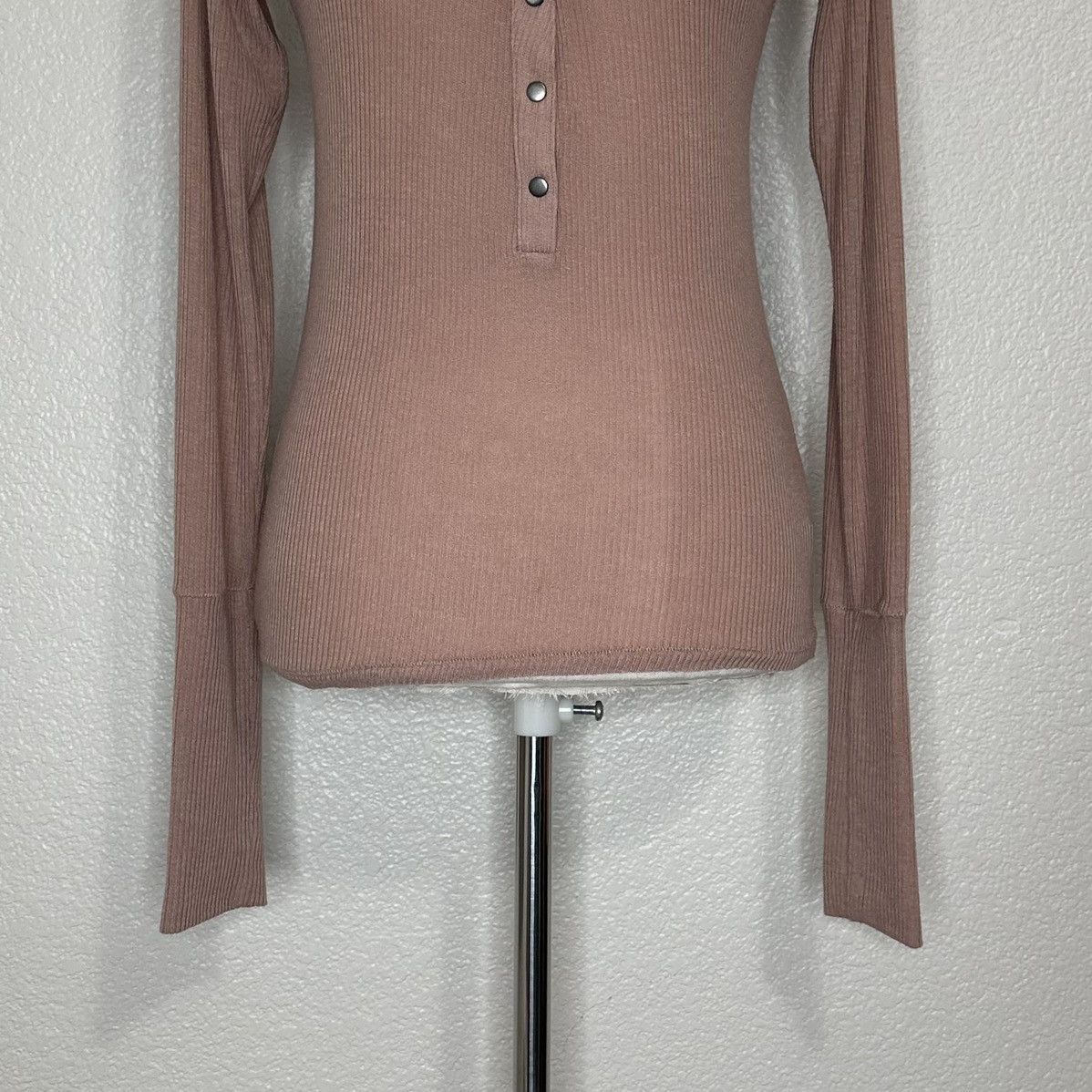 Urban Outfitters Urban Outfitters Out From Under Ribbed Slim Fitted Henly Tee Size M / US 6-8 / IT 42-44 - 4 Thumbnail