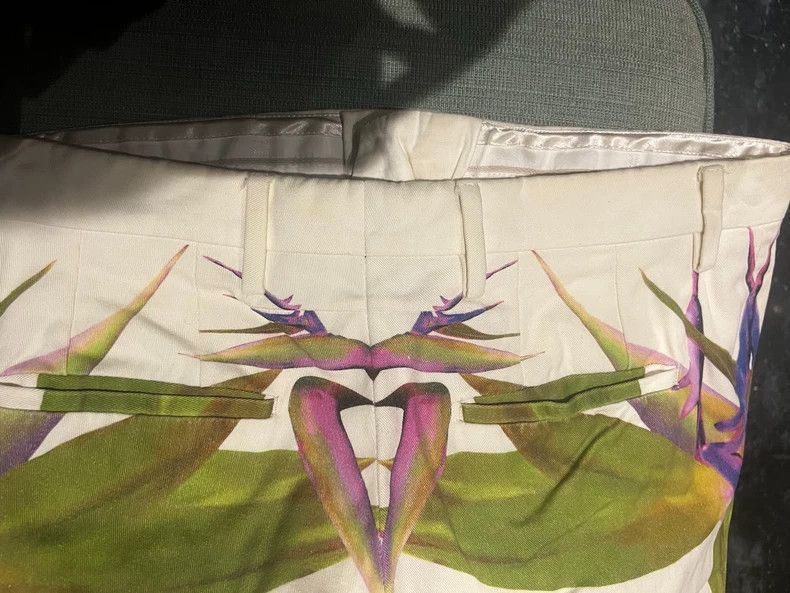 Givenchy Givenchy Design paradise bird shorts, size 38 Size US 38 / EU 54 - 8 Thumbnail
