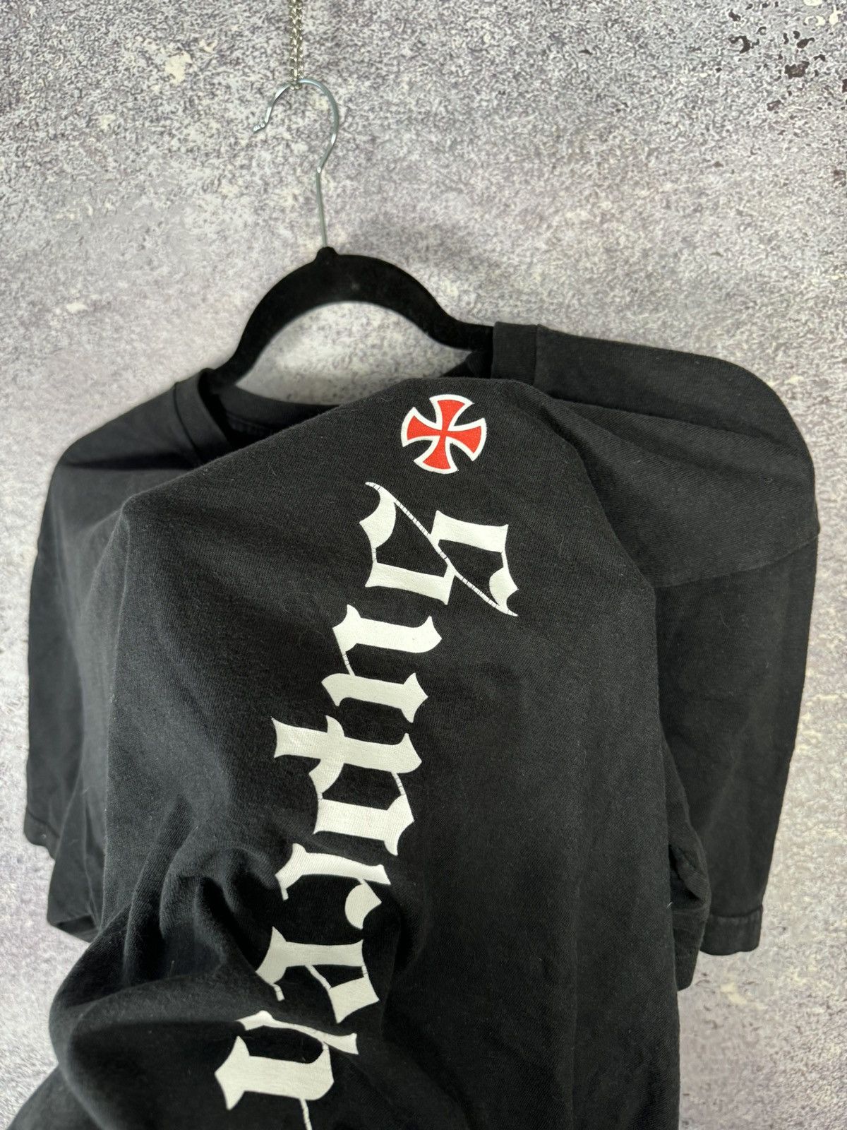 Independent Truck Co. × Supreme × Vintage Supreme x Independent FW17 Old English Nera Taglia Tee Size US M / EU 48-50 / 2 - 7 Thumbnail
