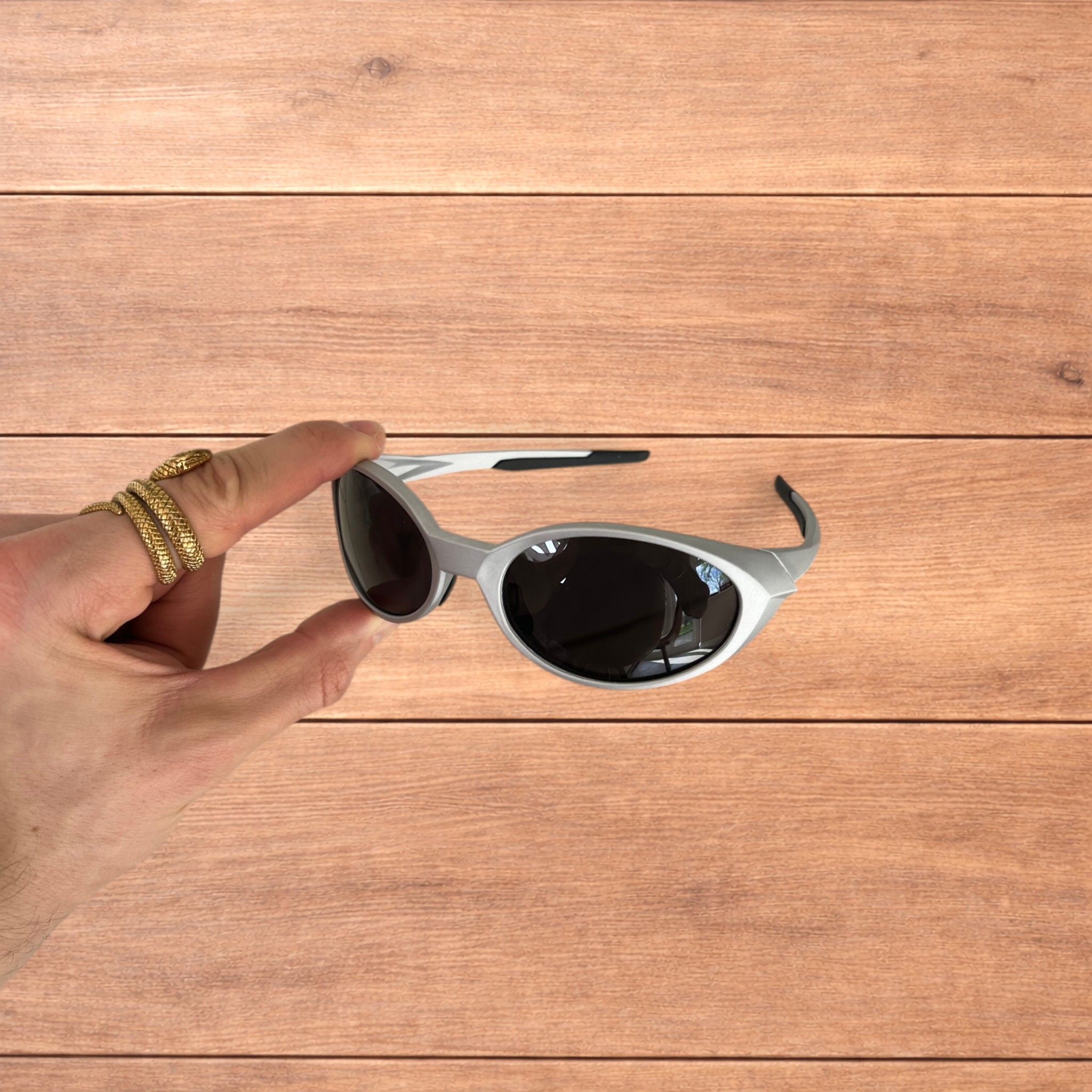 Japanese Brand Mirrored polarised sunglasses in silver with black lens. Size ONE SIZE - 1 Thumbnail