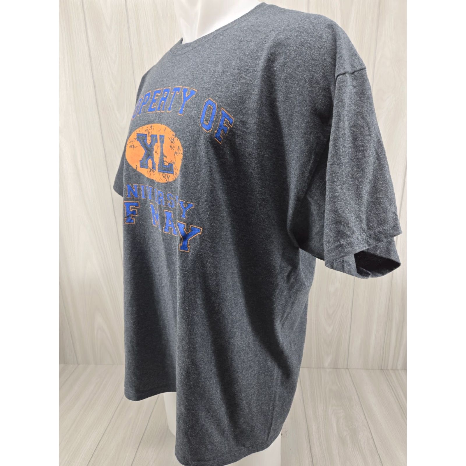 Gildan University of Mary UMary Marauders Men's Logo T-Shirt Gray 2XL Shirt Short Sleeve Logo 90s/2000s Theme Mens Size US XXL / EU 58 / 5 - 3 Thumbnail