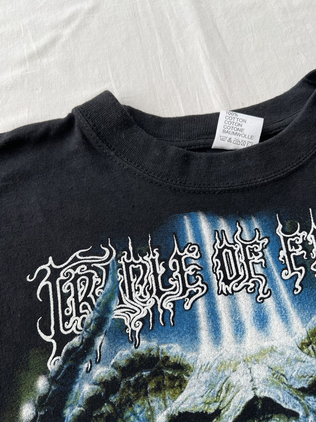 Band Tees Vintage 90s Cradle of Filth Fogs Kiss Artwork by Luis Royo Size US XL / EU 56 / 4 - 5 Thumbnail