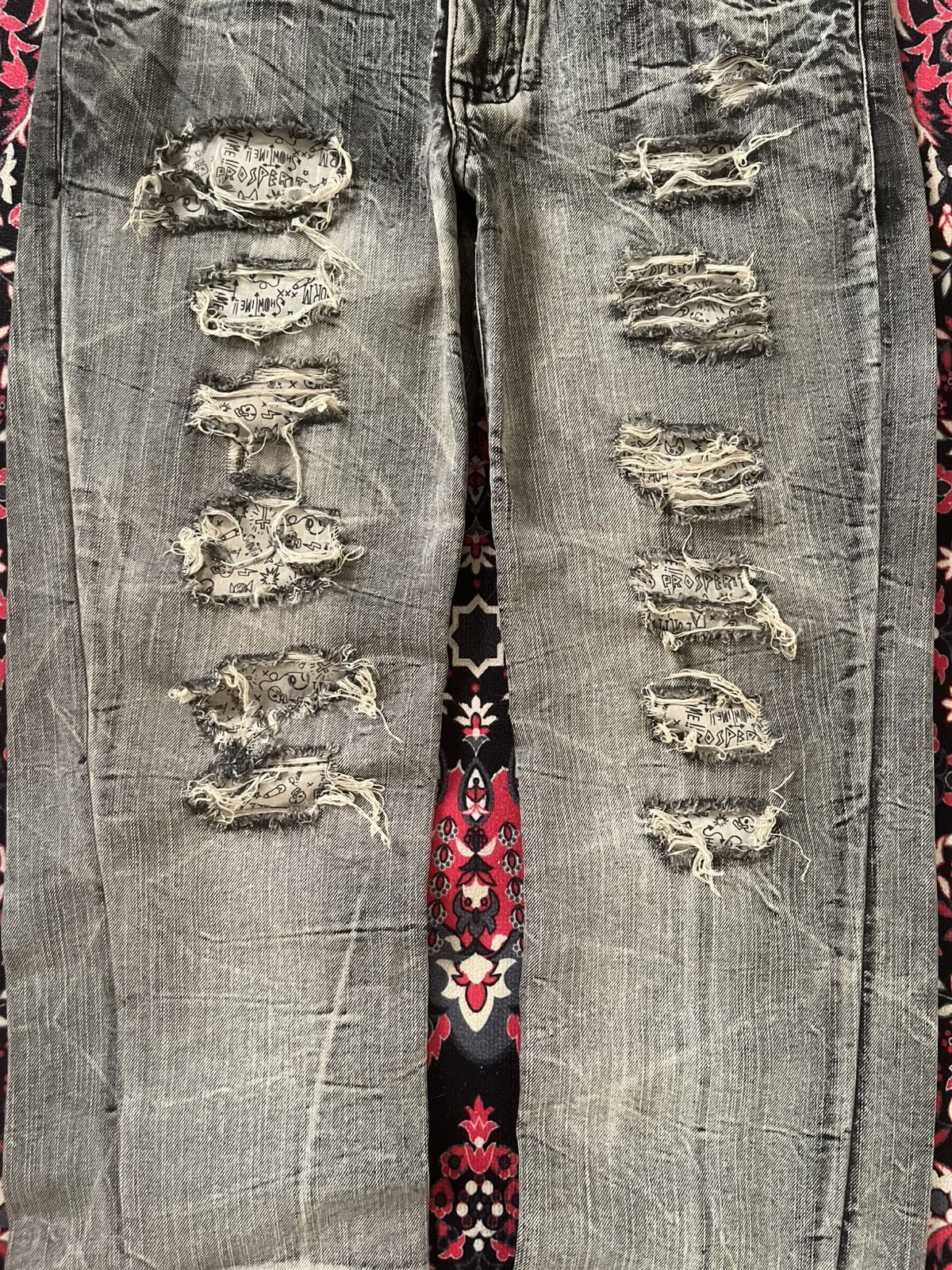 Le Grande Bleu (L.G.B.) ⚡️Trashed⚡️Vintage Japan Grunge Light Grey Distressed Jeans Size US 33 - 11 Thumbnail