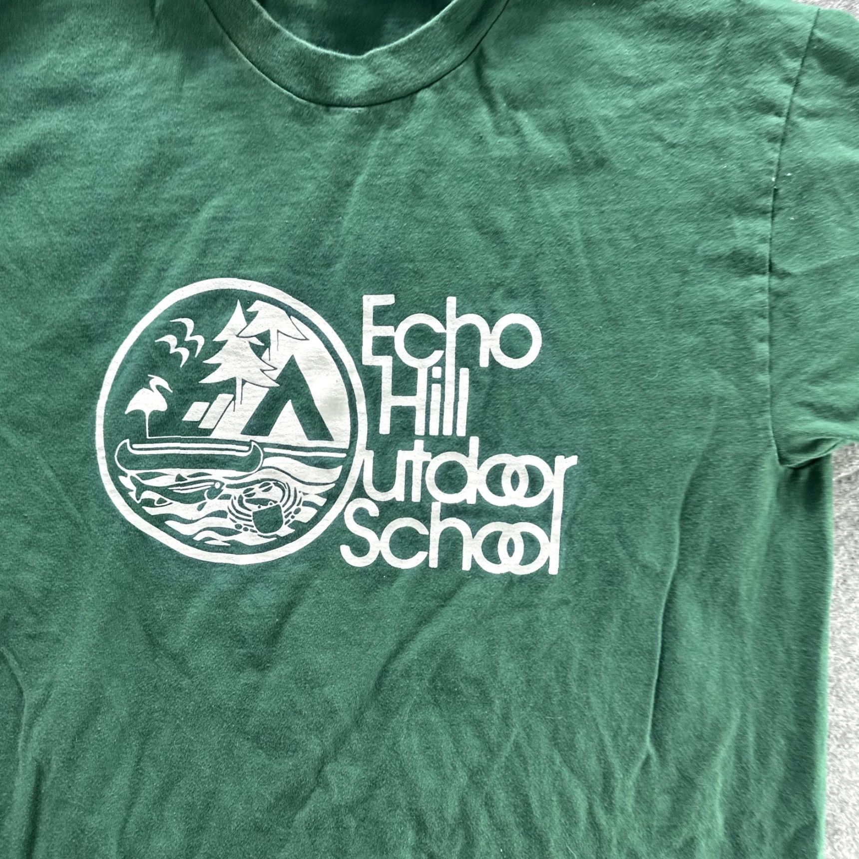 Hanes Echo Hill Outdoor School Shirt Mens Medium Green Graphic Tee Camping Nature Size US M / EU 48-50 / 2 - 5 Thumbnail