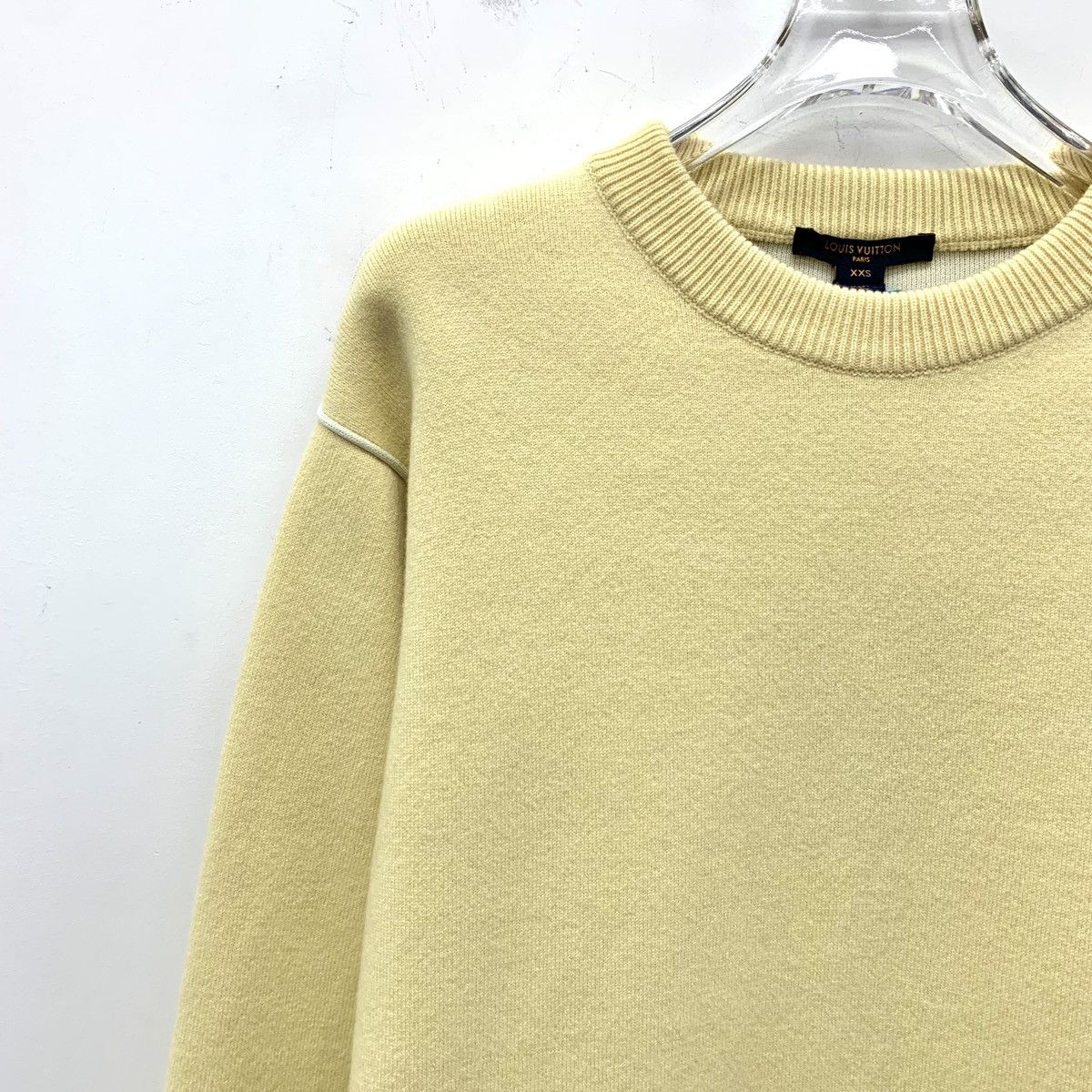 Louis Vuitton Louis Vuitton 2022 Yellow Wool Long Sleeve Knitwear K26WX Size XXS / US 00 / IT 34 - 3 Thumbnail