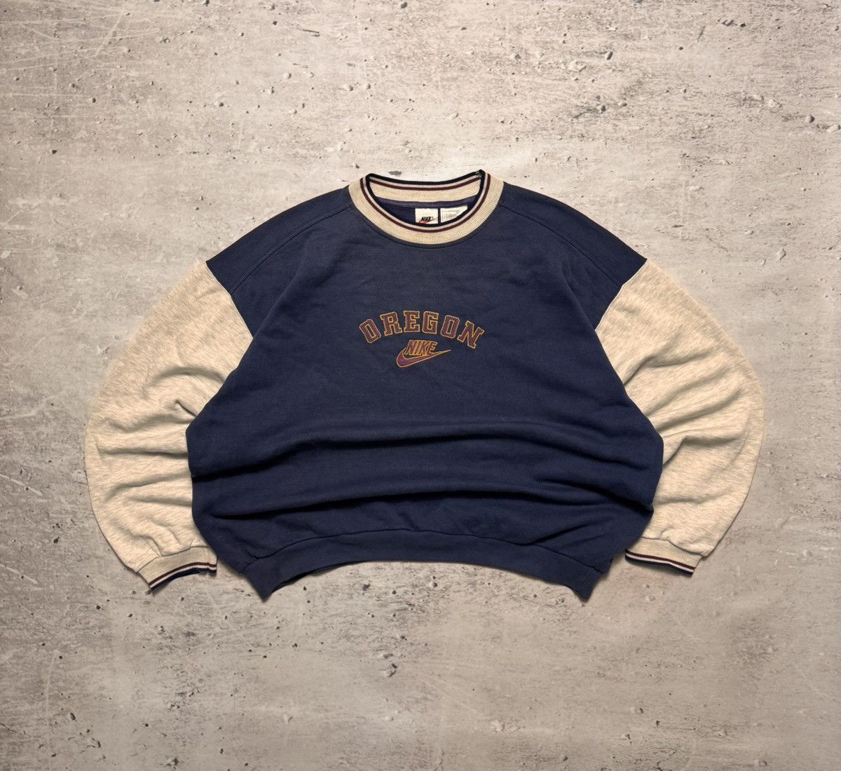 Nike × Vintage NIKE OREGON VINTAGE CENTER LOGO OVERSIZE BOXY SWEATSHIRT Size US XL / EU 56 / 4 - 1 Thumbnail