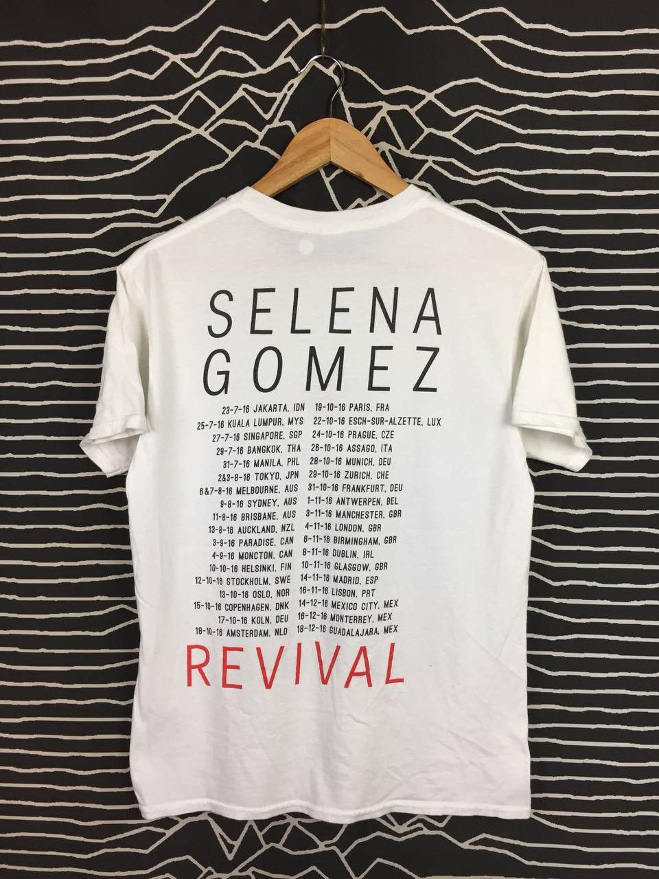 Band Tees Selena Gomez 2016 Revival Tour Concert Tee Size US M / EU 48-50 / 2 - 6 Thumbnail