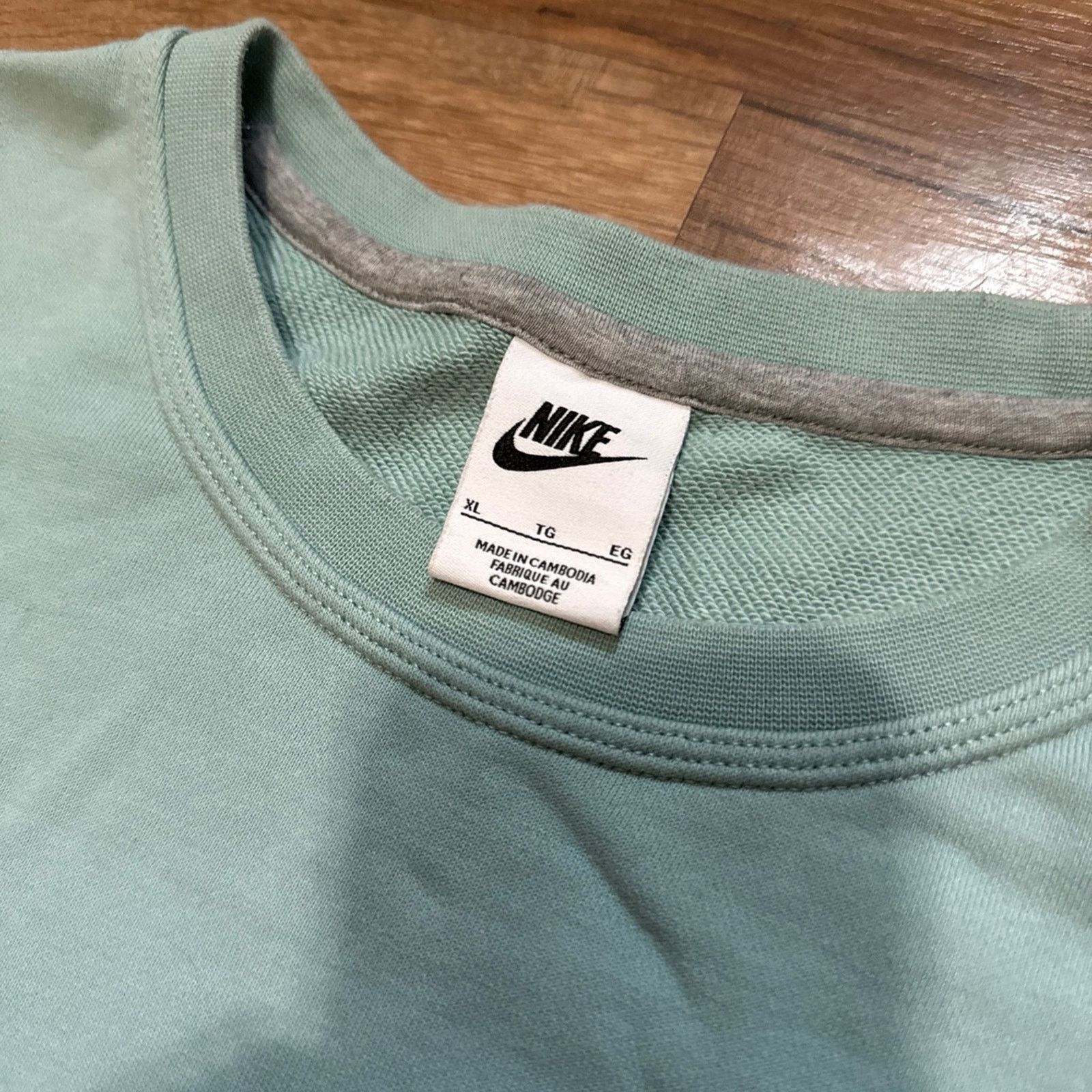 Nike Nike Solo Swoosh Crewneck Sweatshirt Size US XL / EU 56 / 4 - 4 Thumbnail
