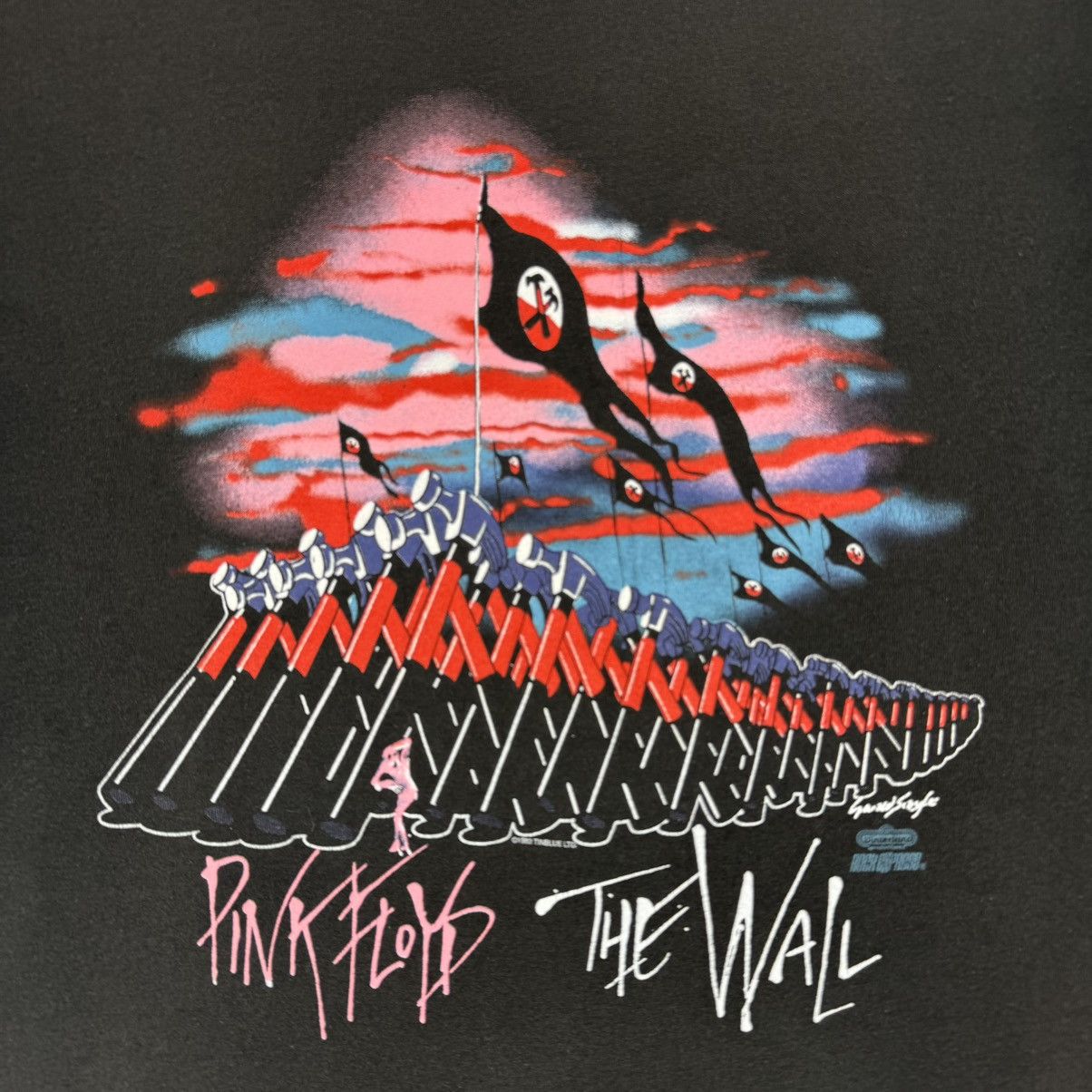 Band Tees Vintage Faded Pink Floyd The Wall "Marching Hammers" T-shirt Size US L / EU 52-54 / 3 - 6 Thumbnail
