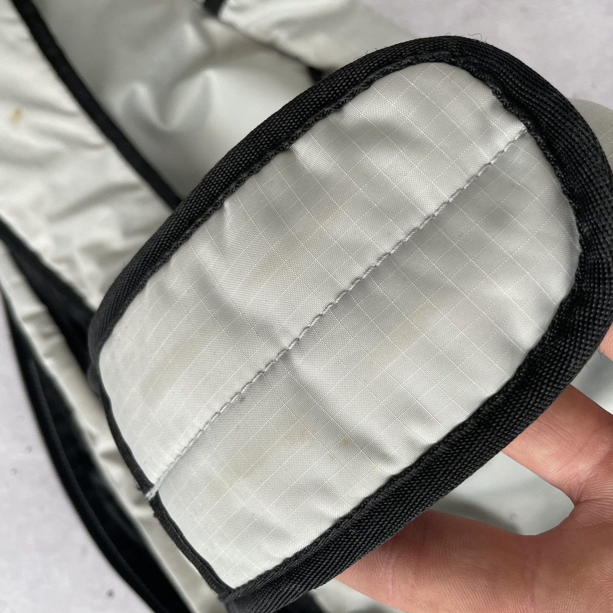 DKNY × Vintage Vintage slim bag DNKY white style y2k Size ONE SIZE - 11 Thumbnail