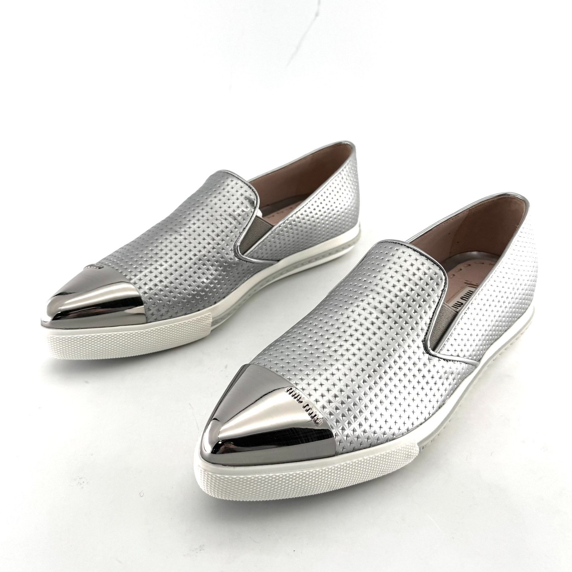 Miu Miu Miu Miu Silver Pointed-Toe Low-Top Shoes Size US 5.5 / IT 35.5 - 1 Thumbnail