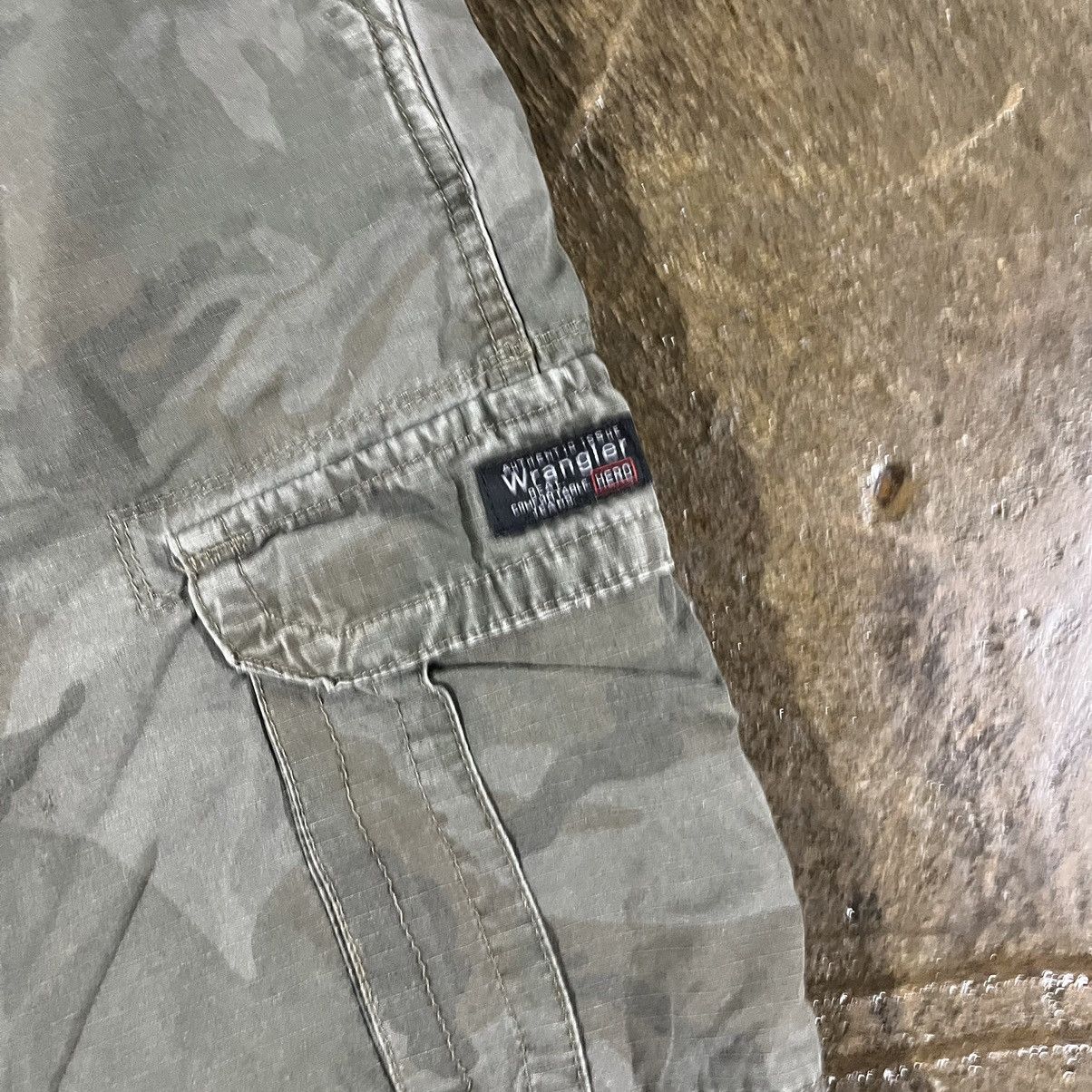 Vintage Crazy Y2K Baggy Camo Cargo Shorts Wrangler Skater Unqiue Size US 36 / EU 52 - 5 Thumbnail