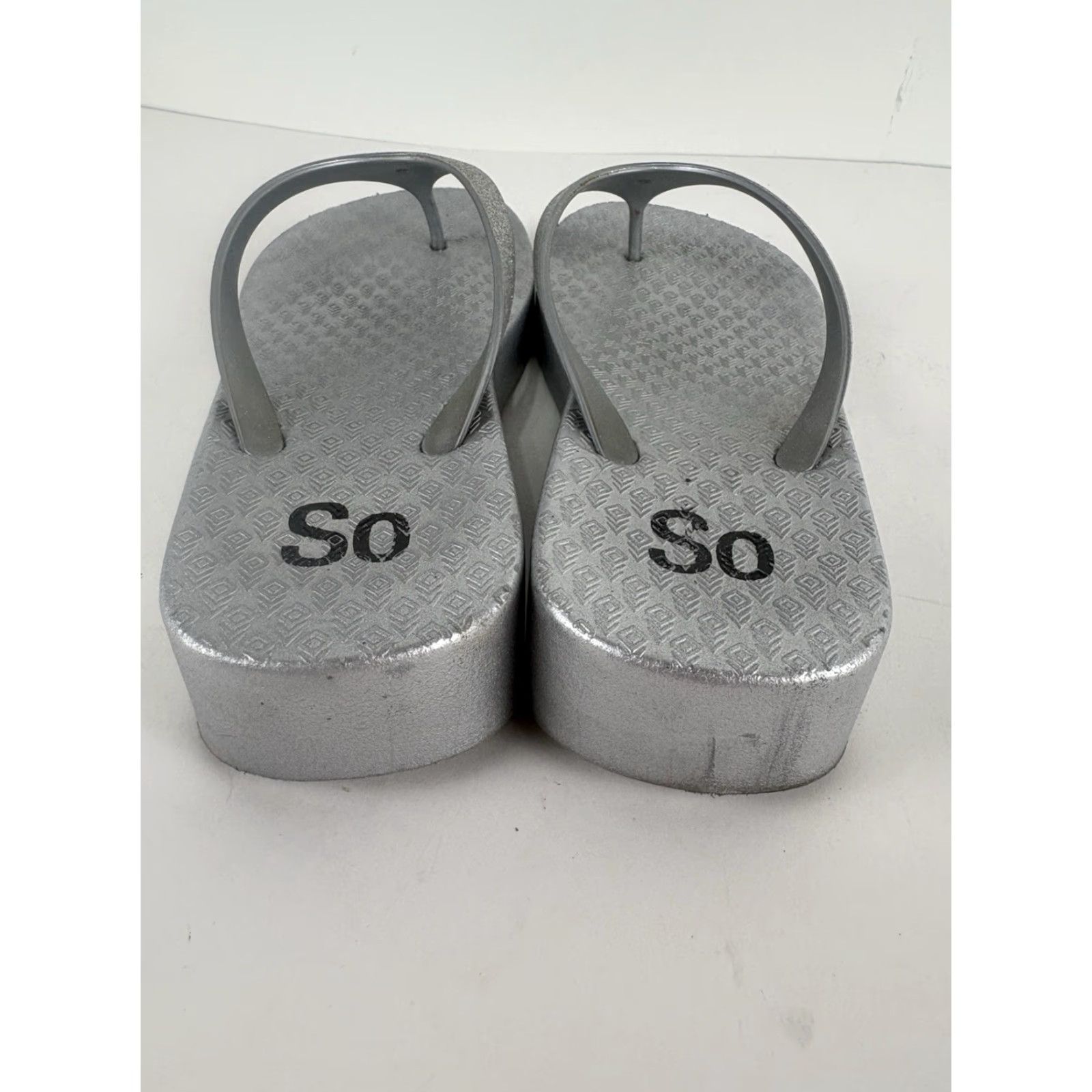 Vintage **SO Silver Glitter Sandals Women's Size 7-8** User: **SO Silver Glitter Flip Flops Women's Size 7-8** Size US 7 / IT 37 - 4 Thumbnail