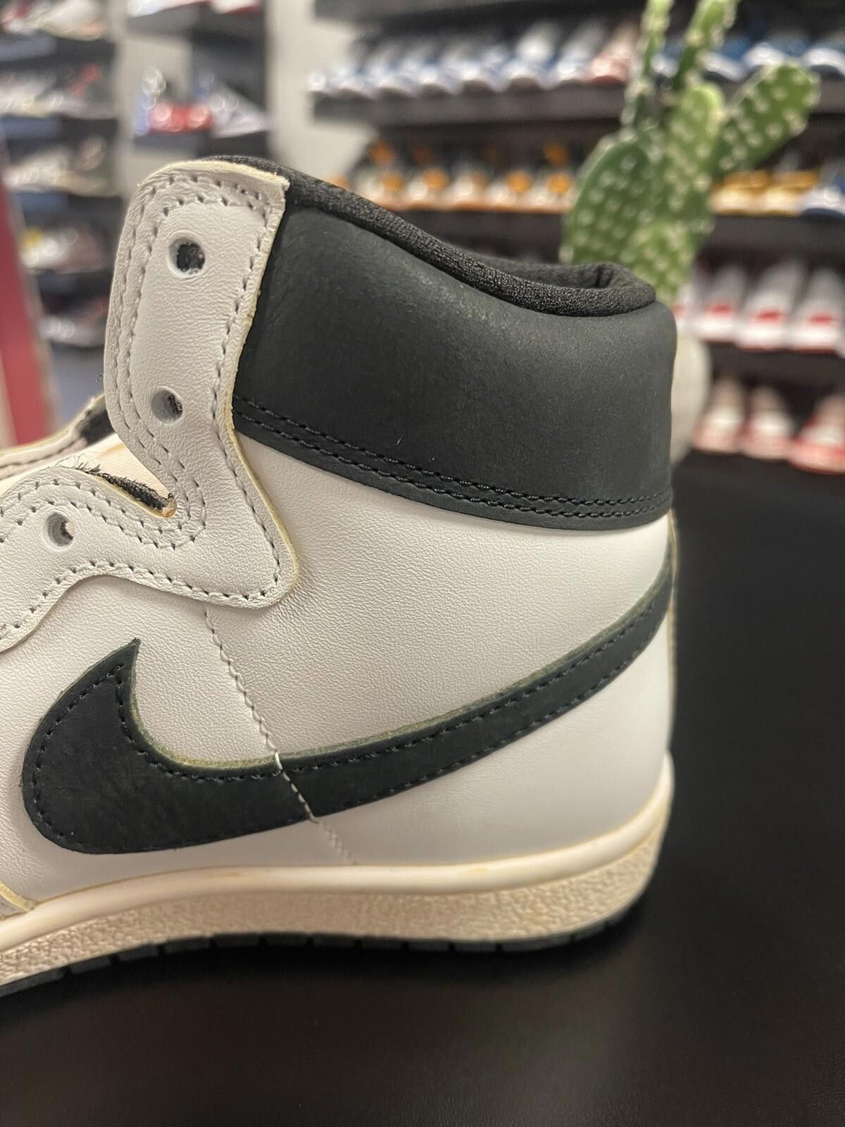 Jordan Brand Size 6.5 - Air Jordan Air Ship x A Ma Maniere White/Black Size US 6.5 / EU 39-40 - 7 Thumbnail