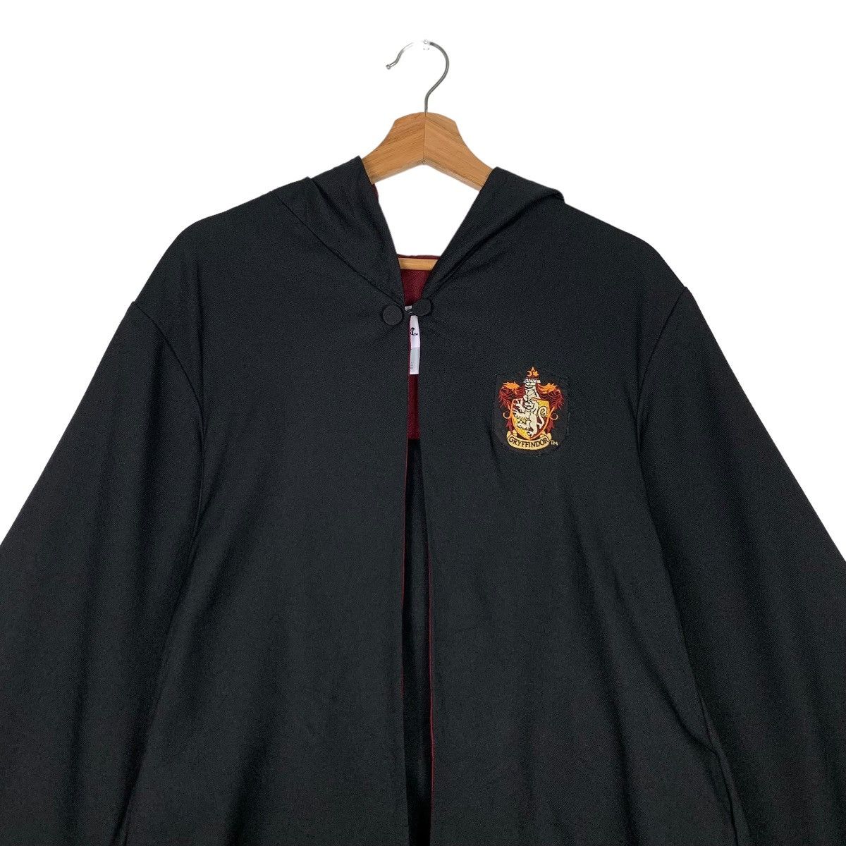Universal Studios HARRY POTTER GRYFFINDOR CLOAK / CAPE #0235-C11 Size US M / EU 48-50 / 2 - 3 Thumbnail