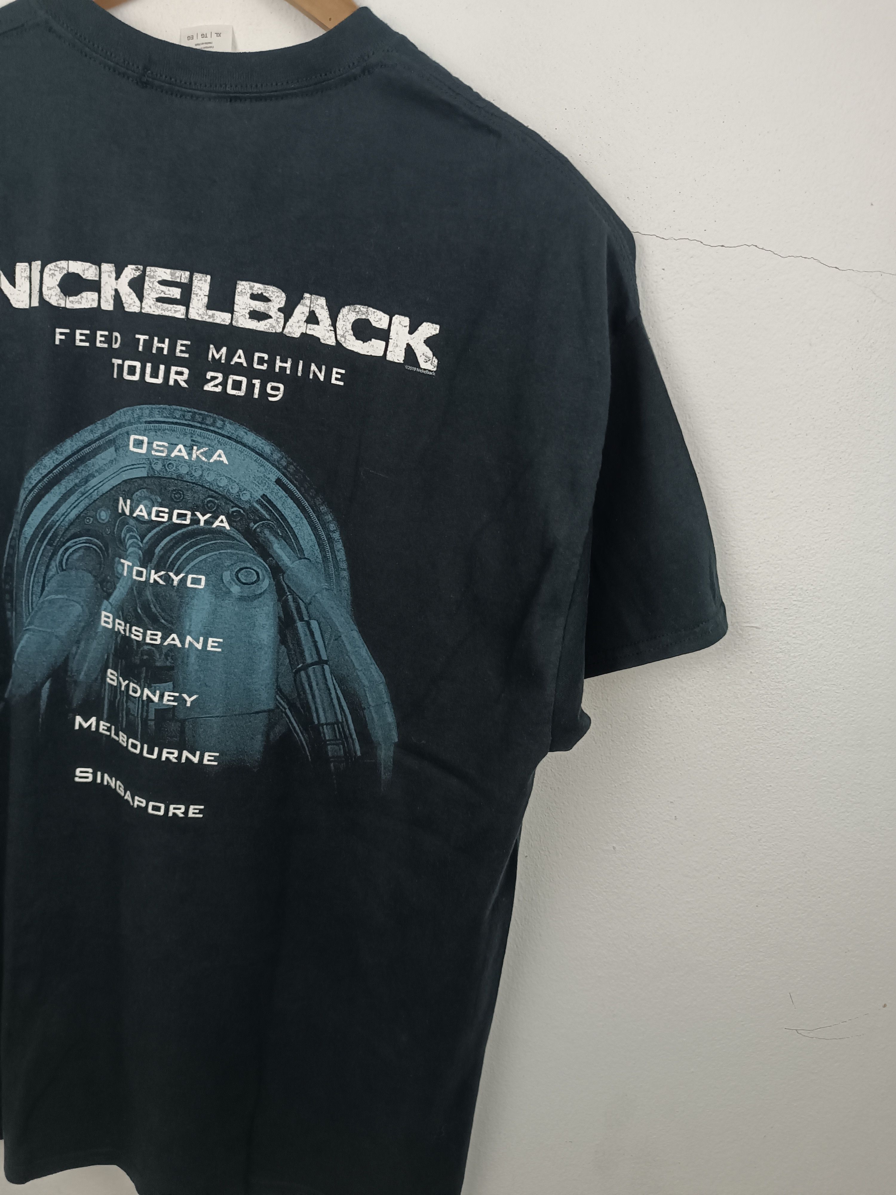 Band Tees VINTAGE 2019 NICKELBACK FEED THE MACHINE TOUR TEE Size US XL / EU 56 / 4 - 13 Thumbnail